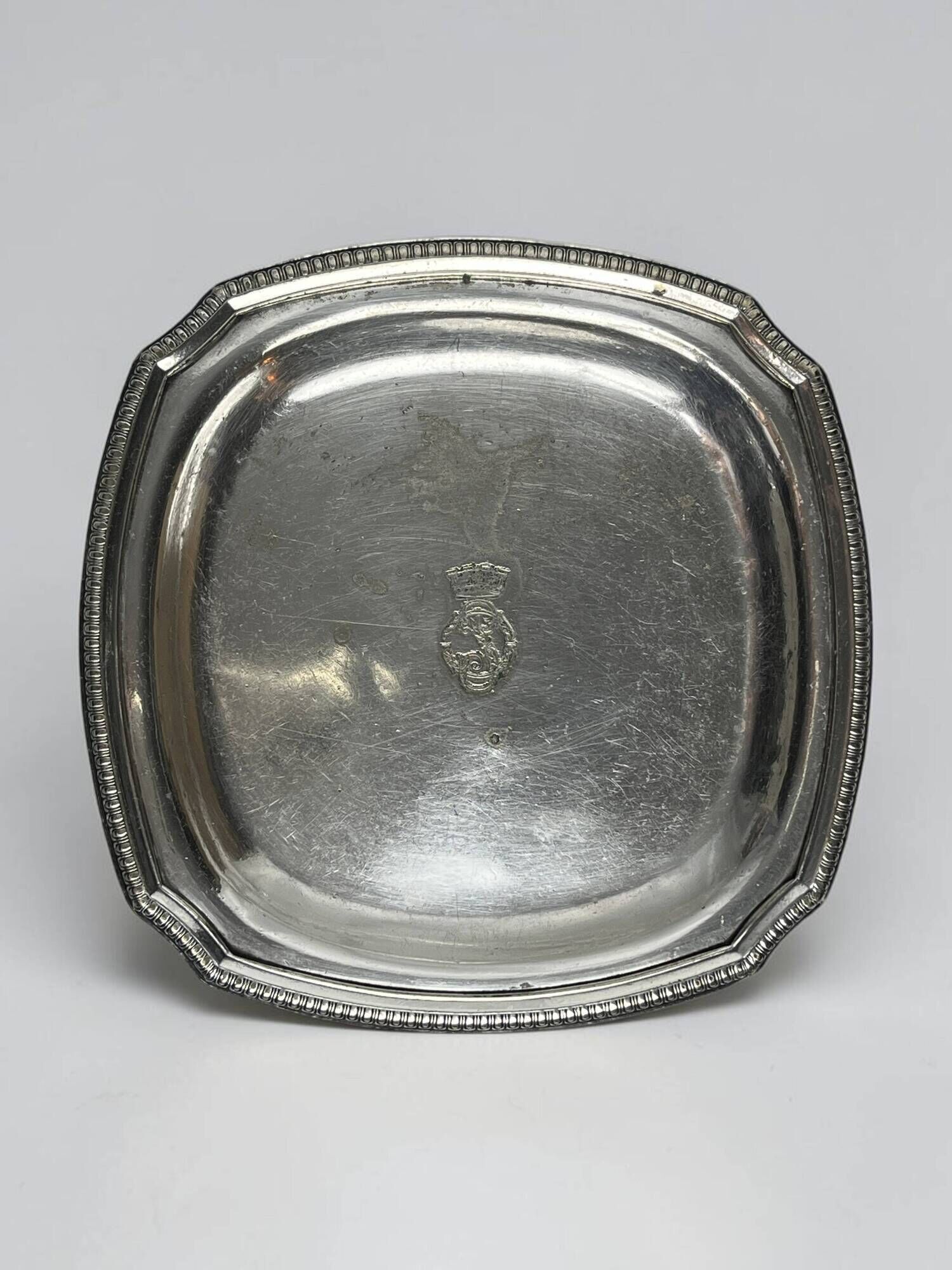 Small Christofle silver-plated tray with coat of arms from the 20th century.