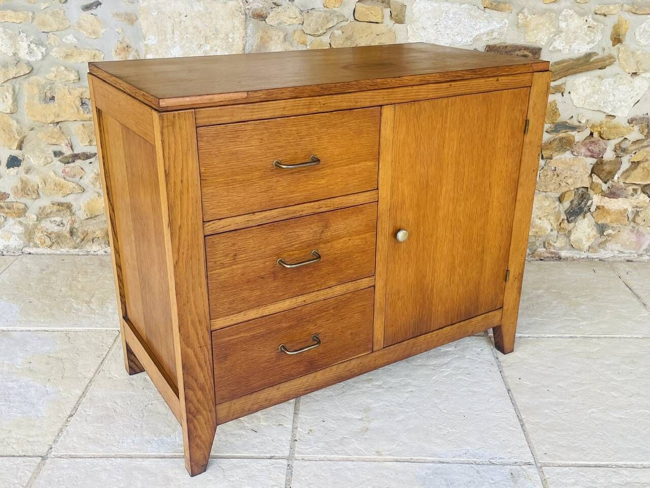 Vintage oak storage unit with drawers from the 50s/60s.
