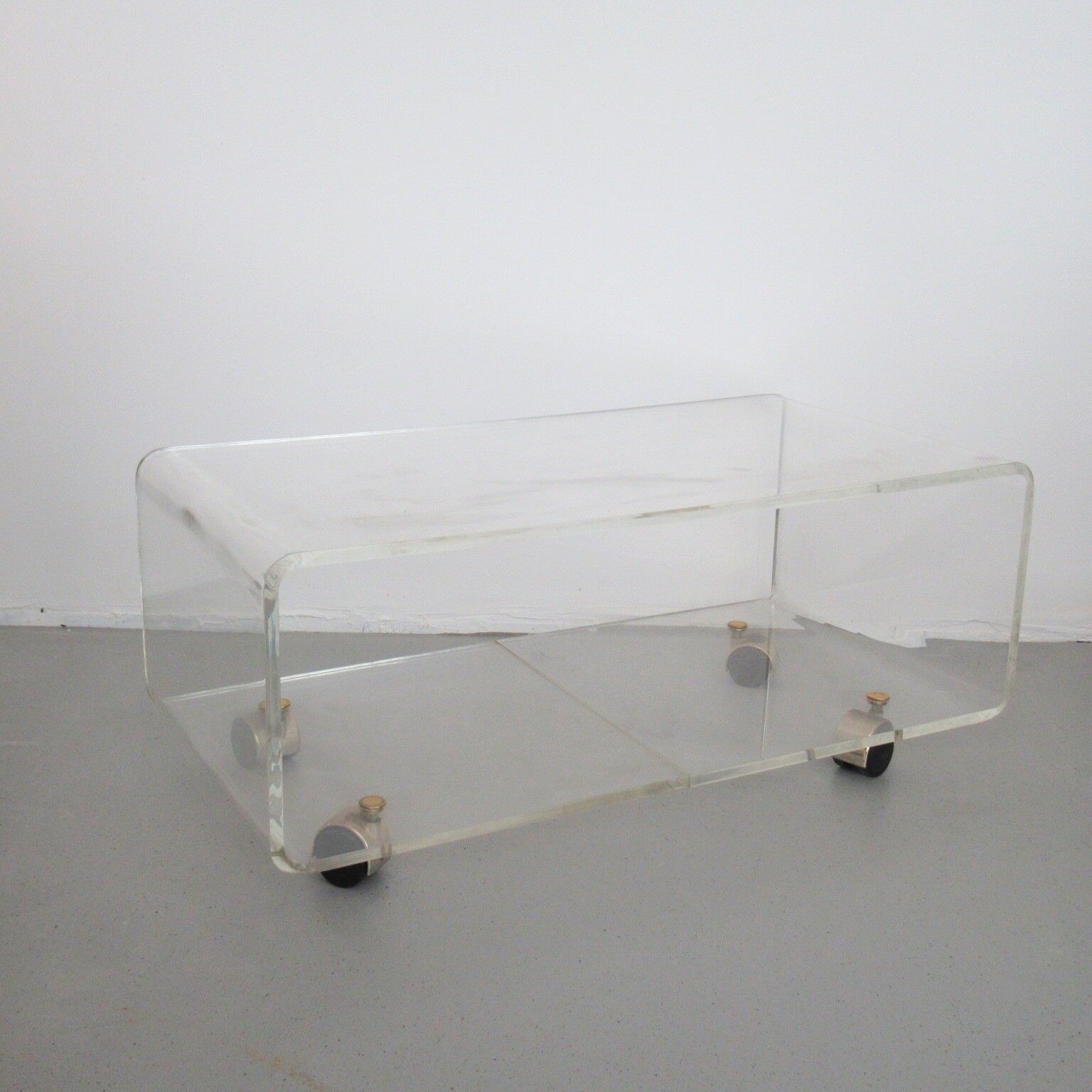 Table basse en altuglas Michel Dumas Roche Bobois