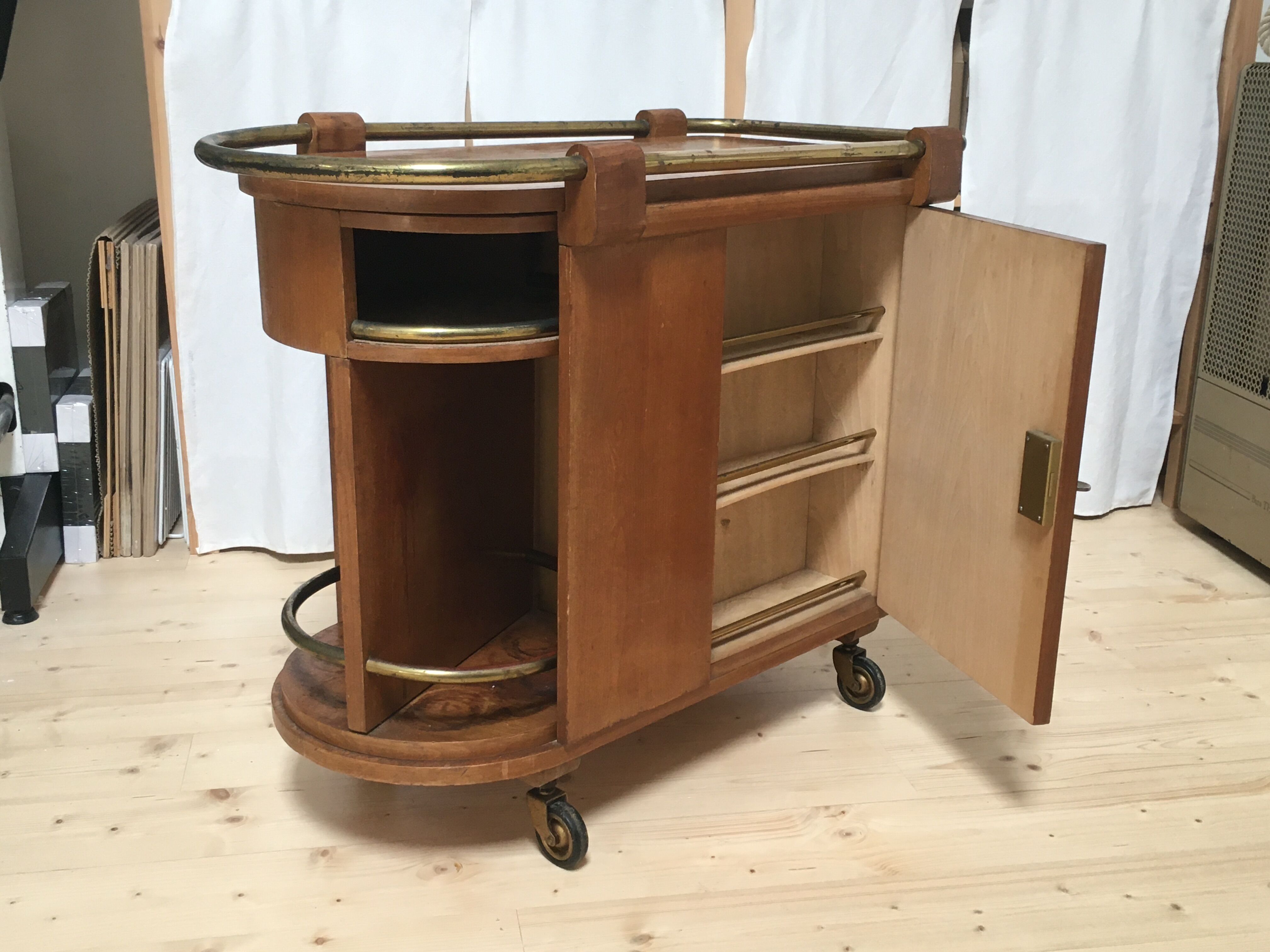 Furniture bar a roulette art deco