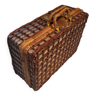 Woven wicker picnic basket