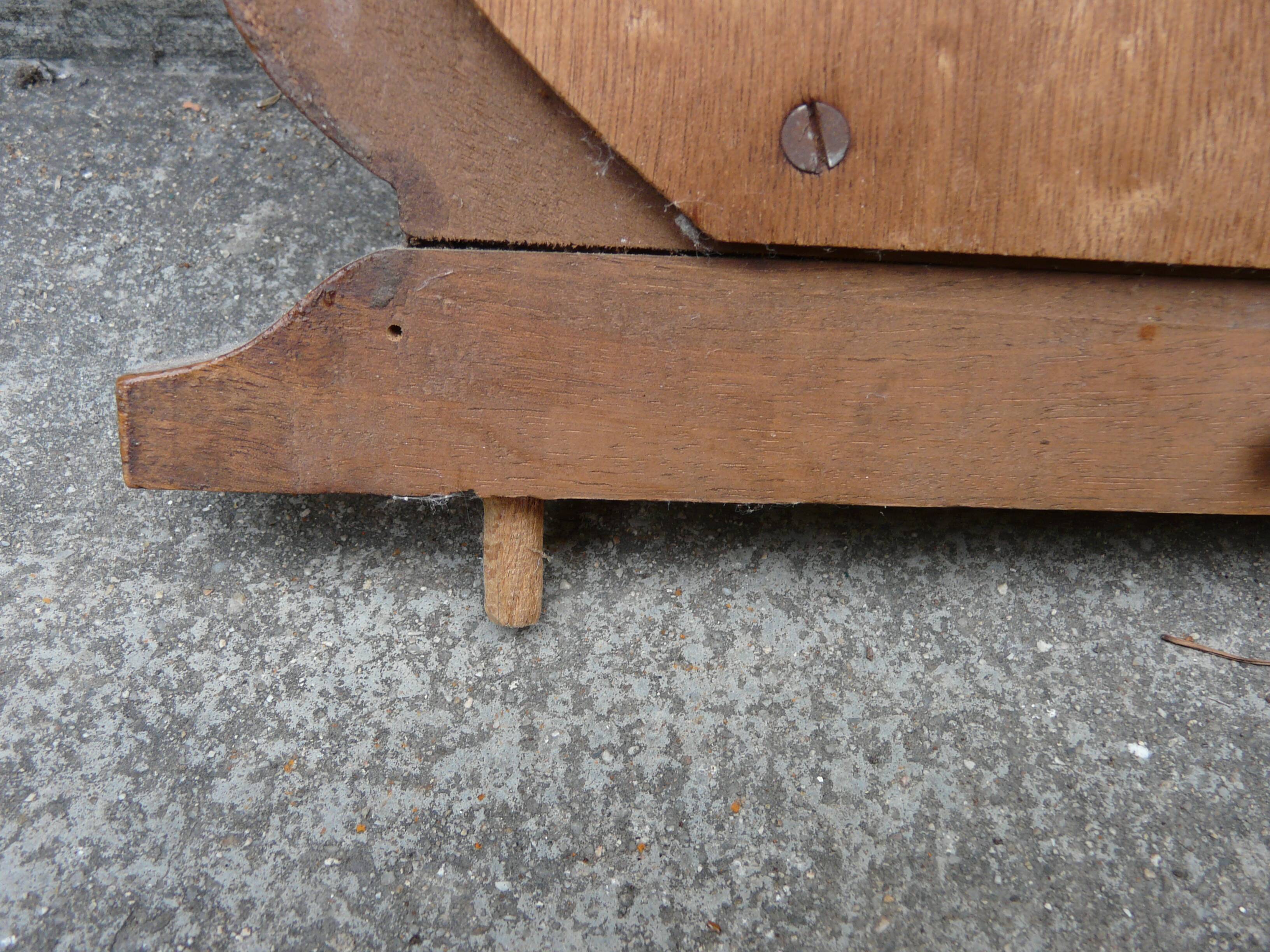 Round mirror on 60's furniture