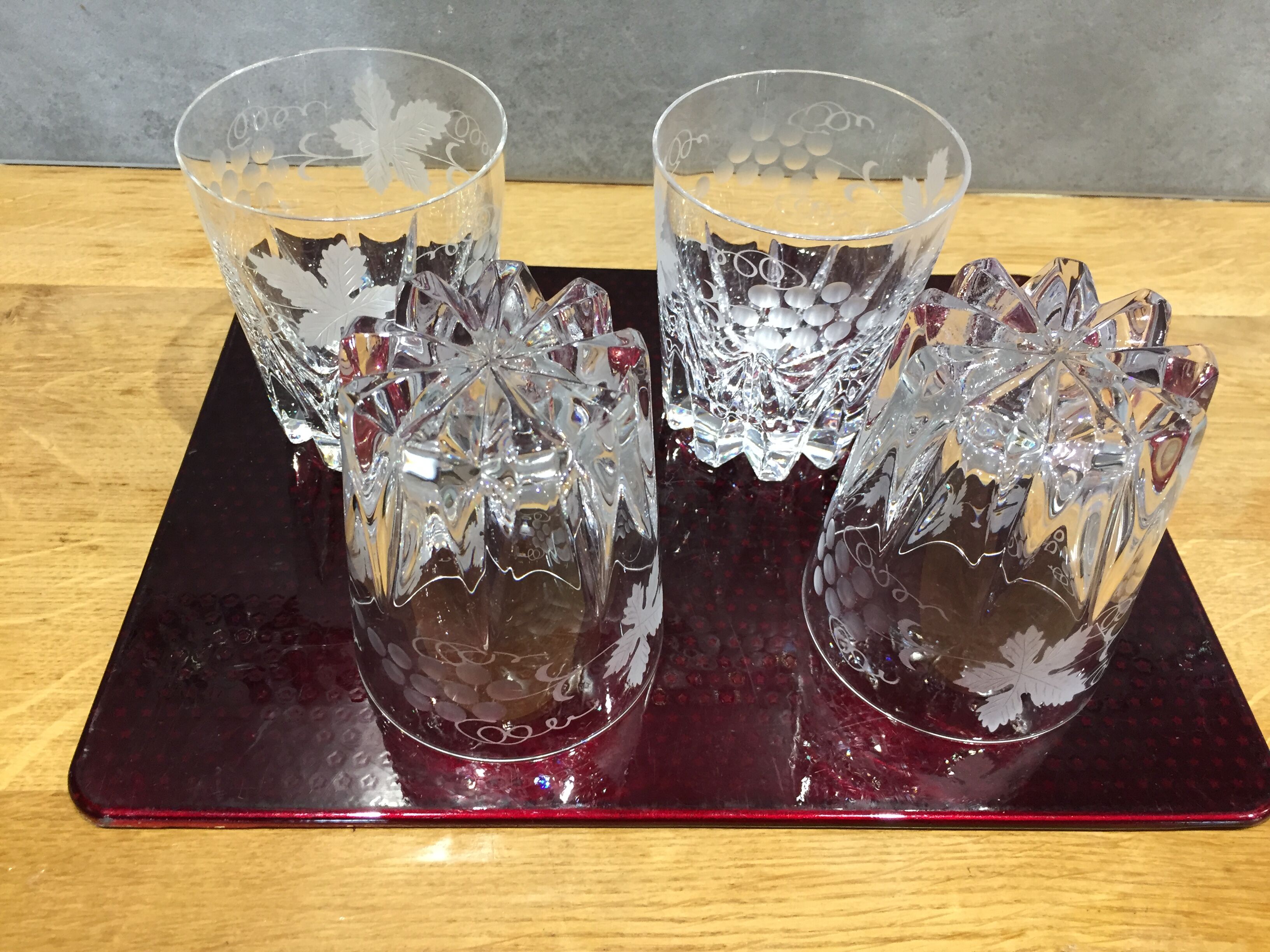 Series of 4 crystal whiskey glasses engraved vine decoration