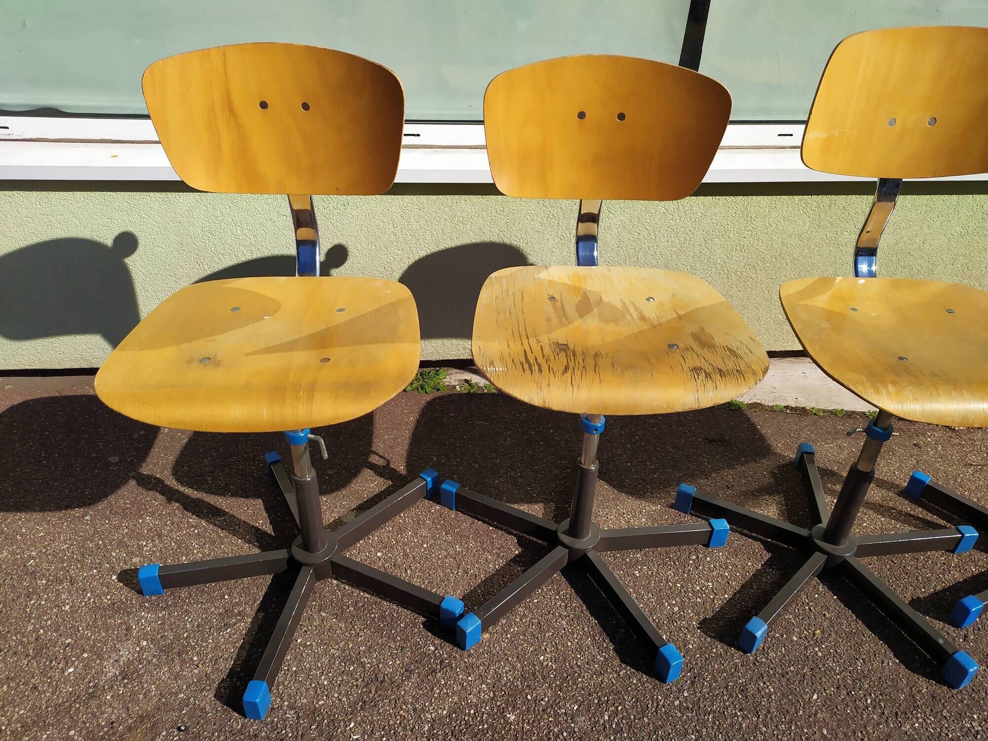 Lot of 4 couture swivel adjustable workshop chairs