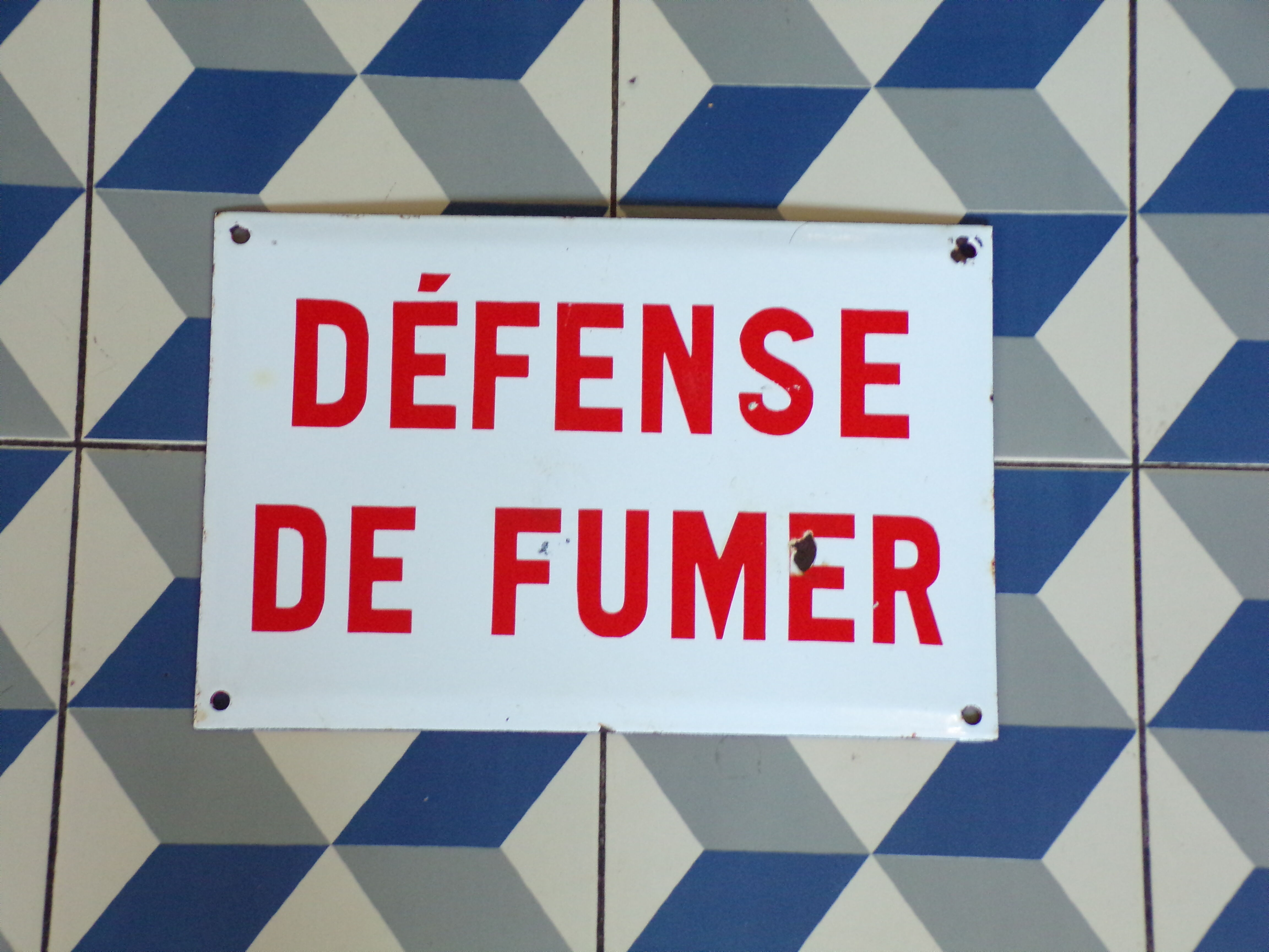 Enamelled sheet metal sheet smoking defense