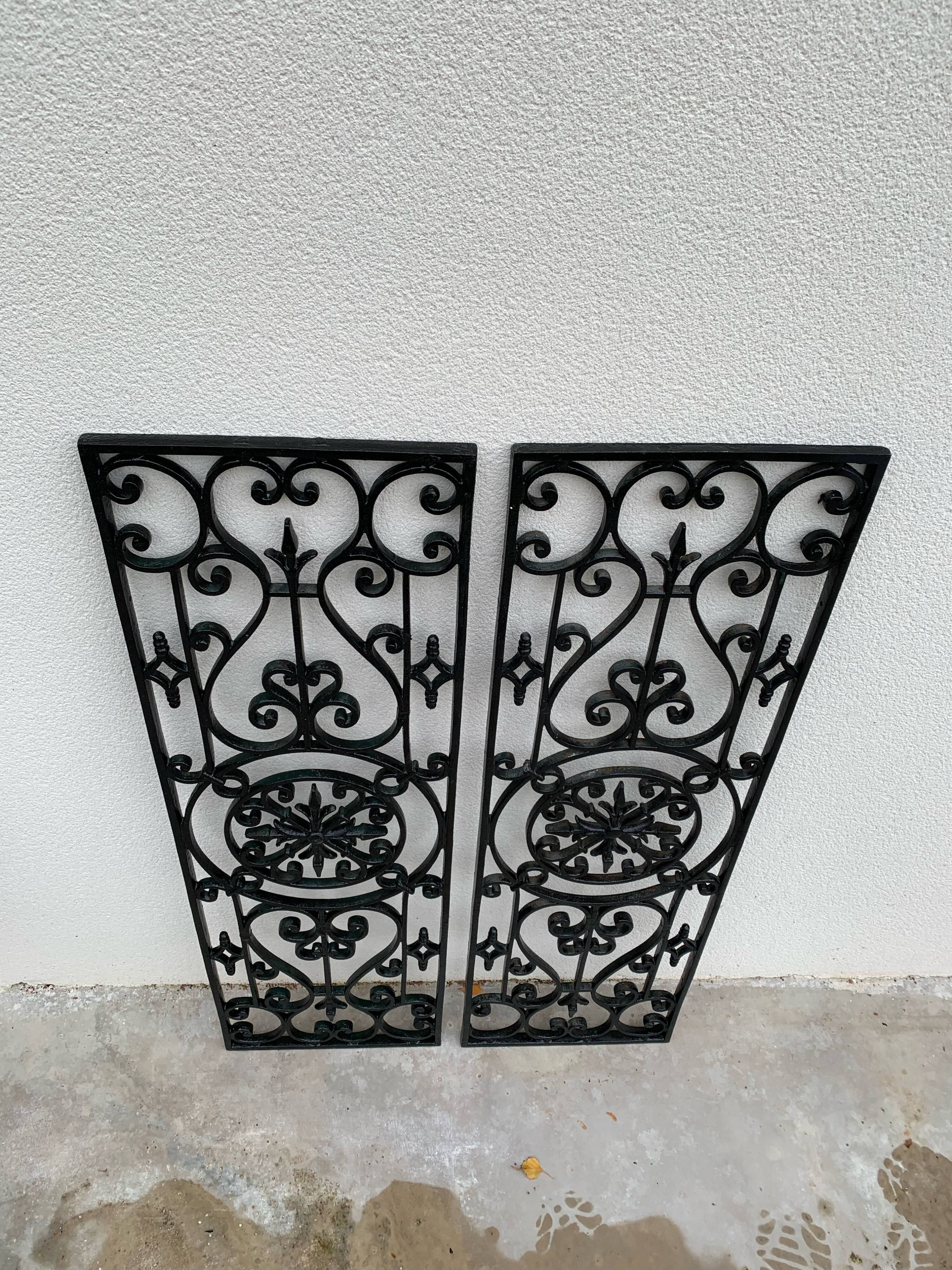 2 old art deco cast iron grid decorated with a rose window