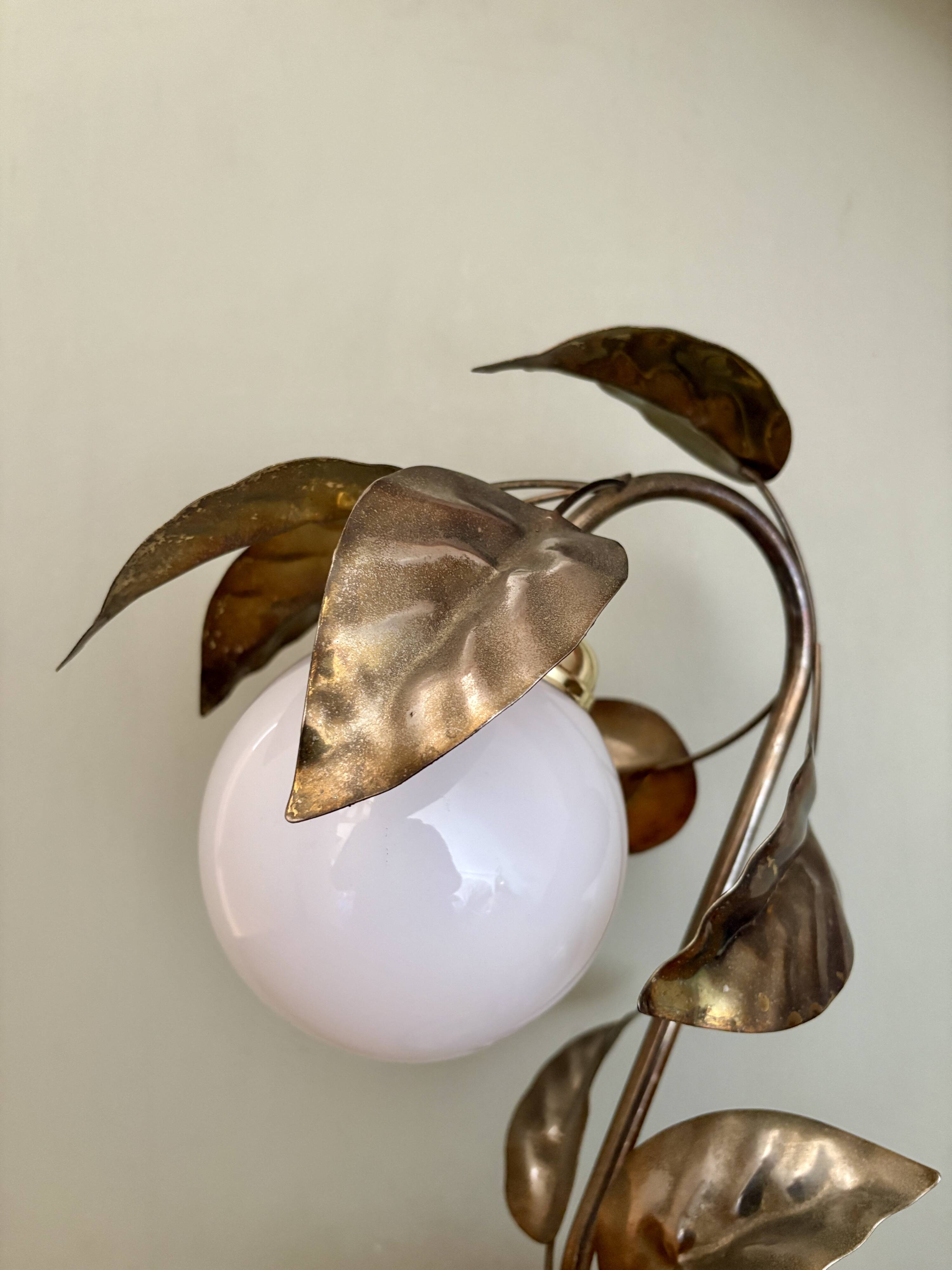 Vintage lamp with leaves in gilded brass and white opaline globe