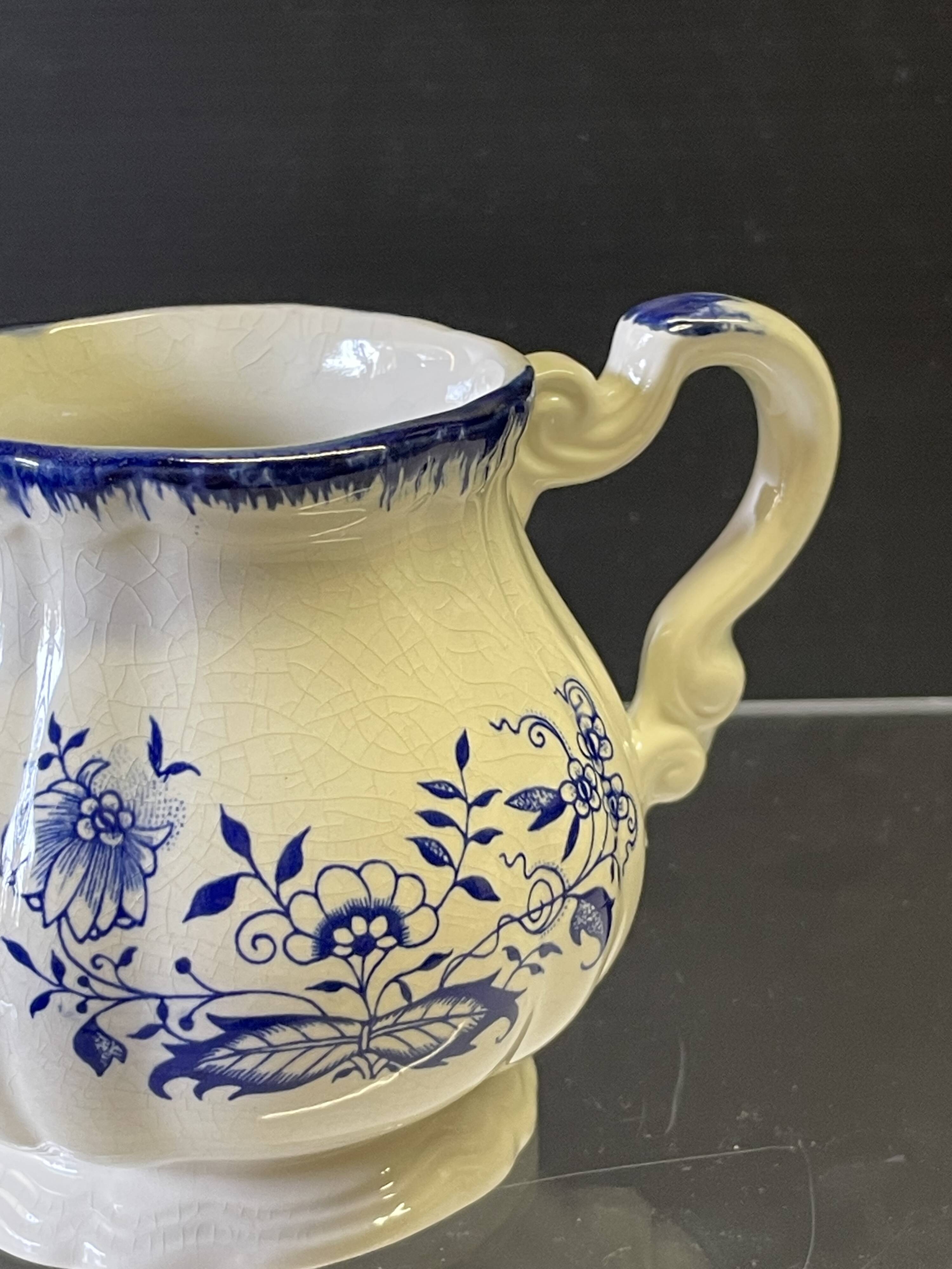 Very nice old ceramic milk jug from Lancaster in good condition.