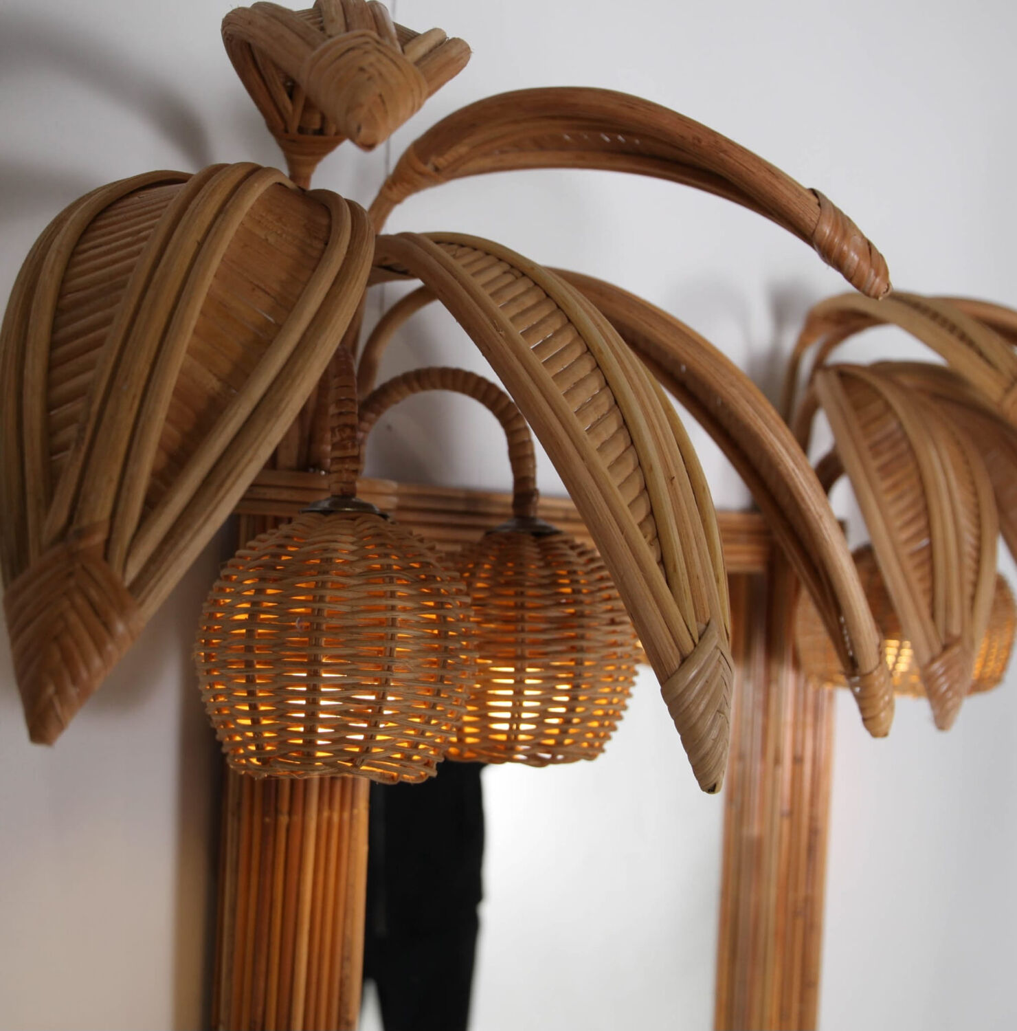 Lighted mirror in rattan 100x80cm