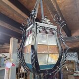 Lanterne en fer forgé avec vitraux