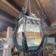 Lanterne en fer forgé avec vitraux