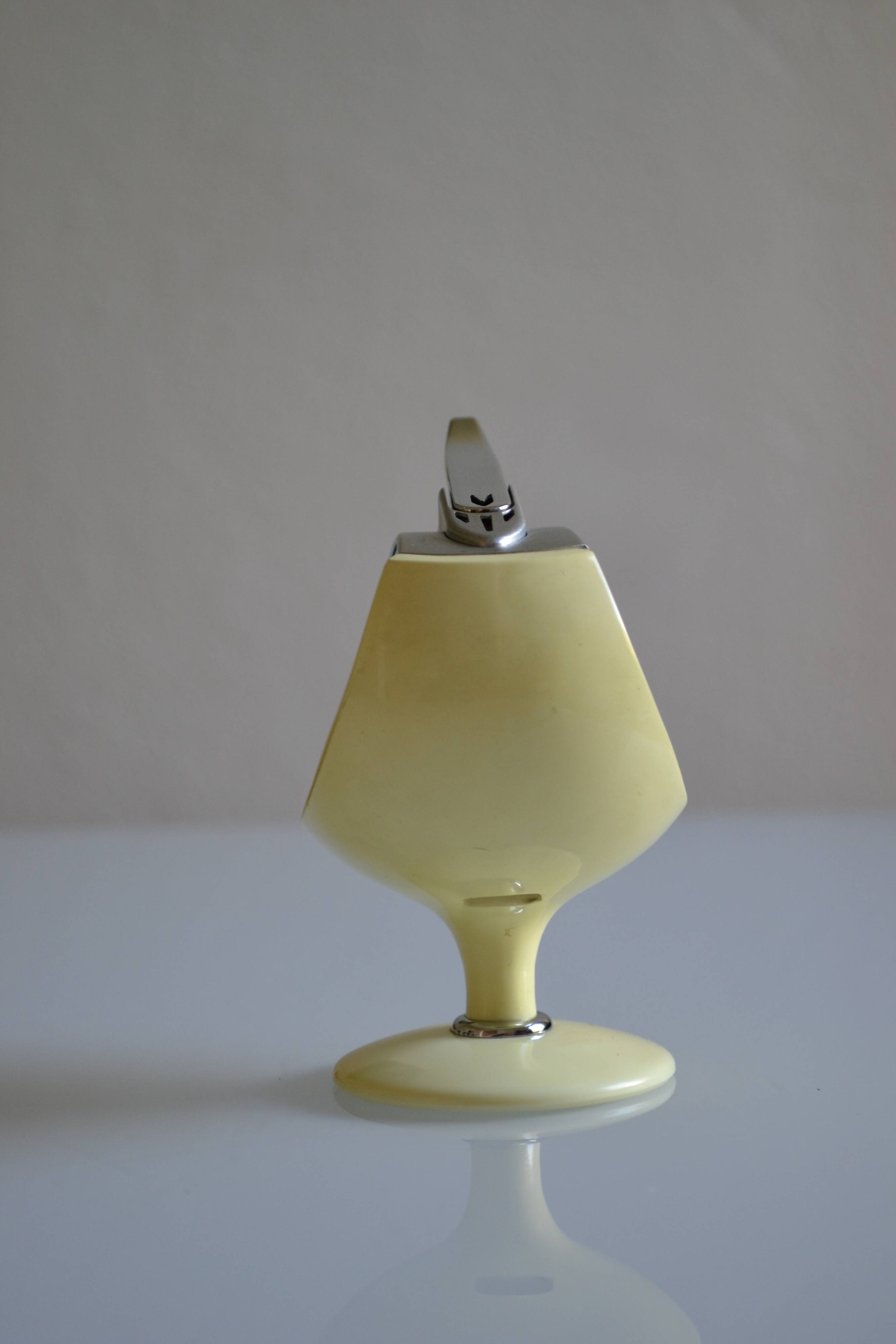 Maruman T26 Sharon table lighter Japan Space Age 1970 tulip base