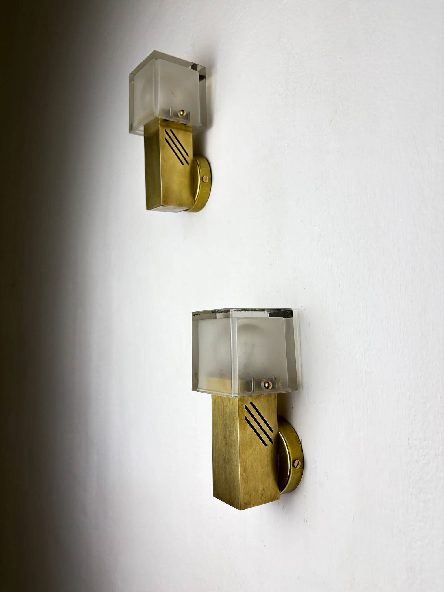 Pair of cubic Murano glass wall lights by Gaetano Sciolari, Italy, circa 1970s