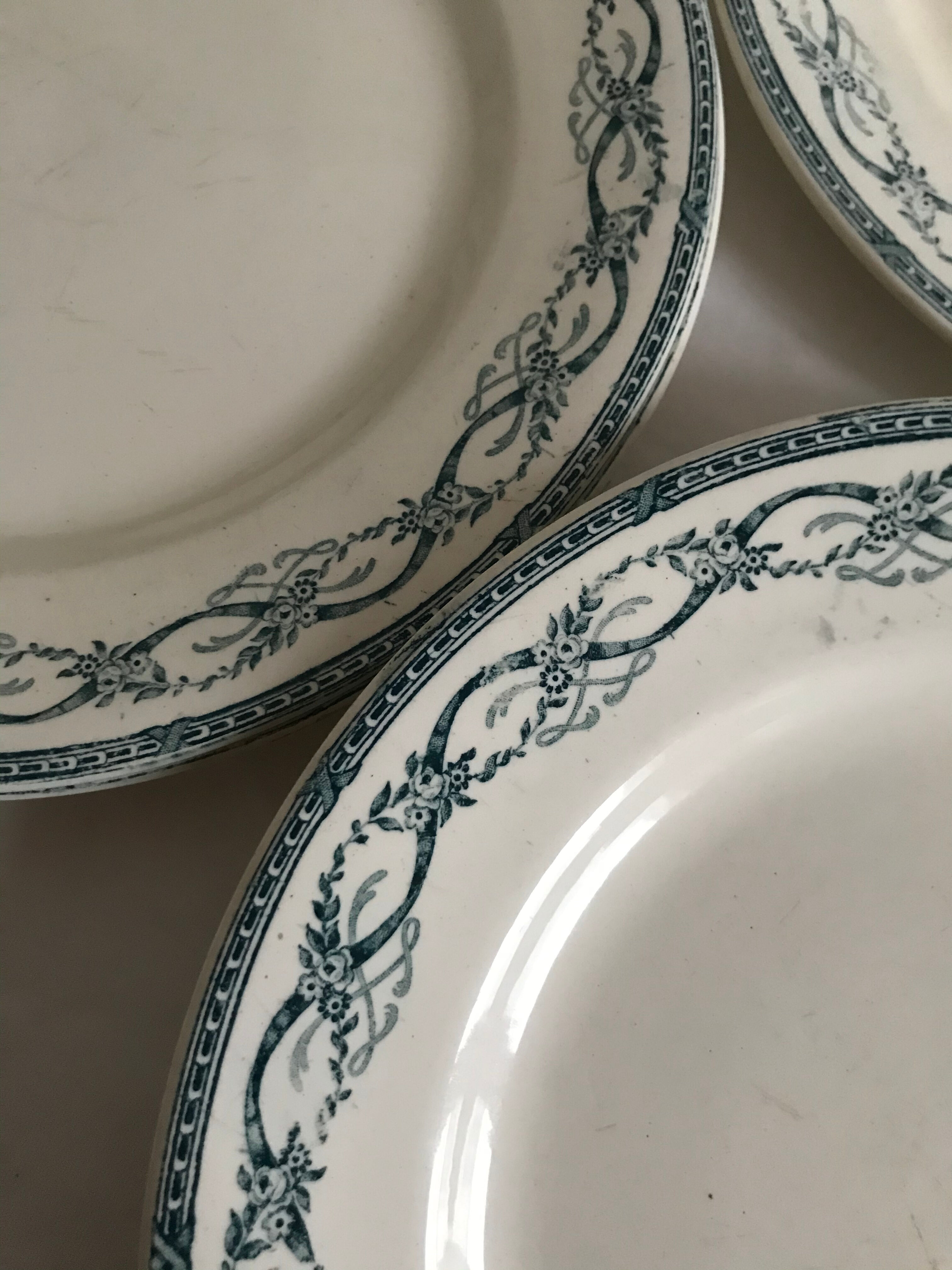 Lot of 8 flat plates made of iron earth