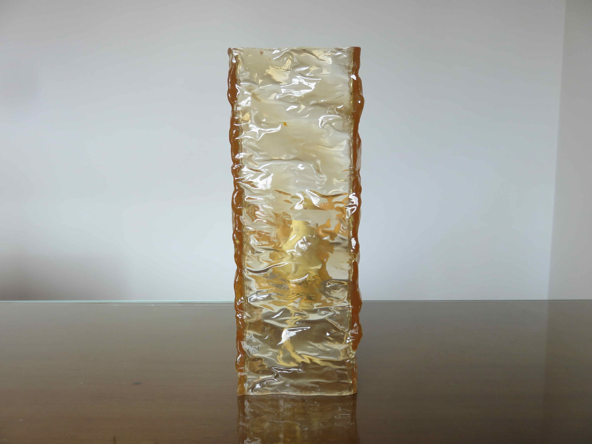 Champagne resin wall lamp