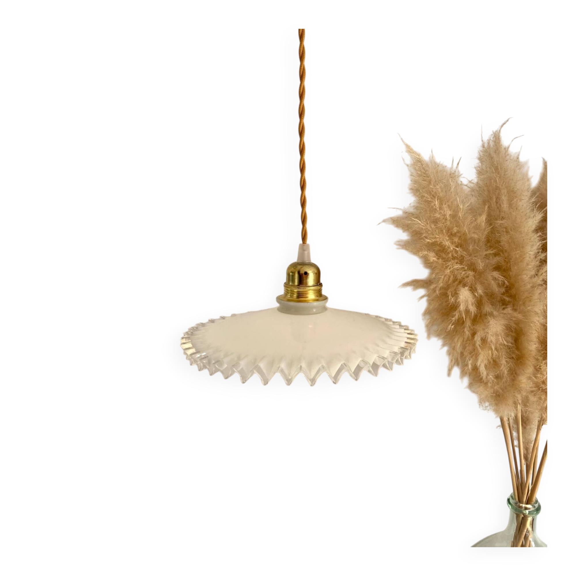 Vintage crenelated opaline suspension