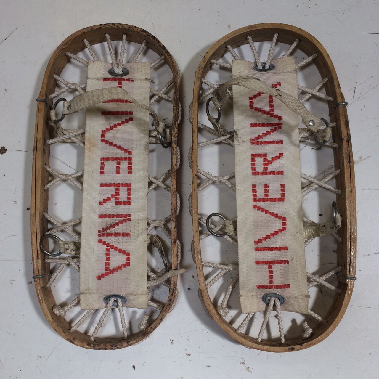 Ancienne paire de raquettes à neige Hiverna années 60 Selency