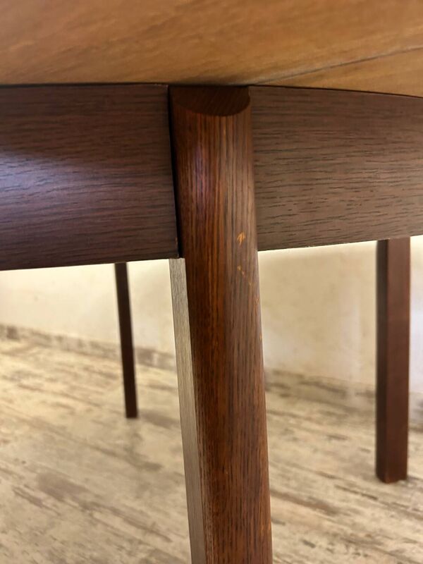 Table ronde scandinave