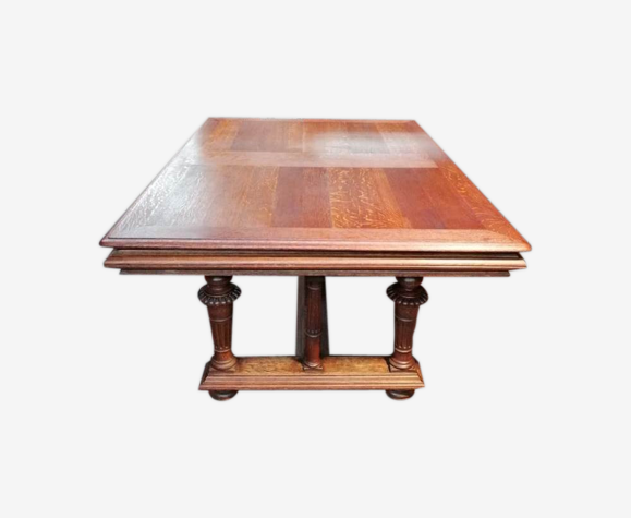 Table à manger dans le style renaissance