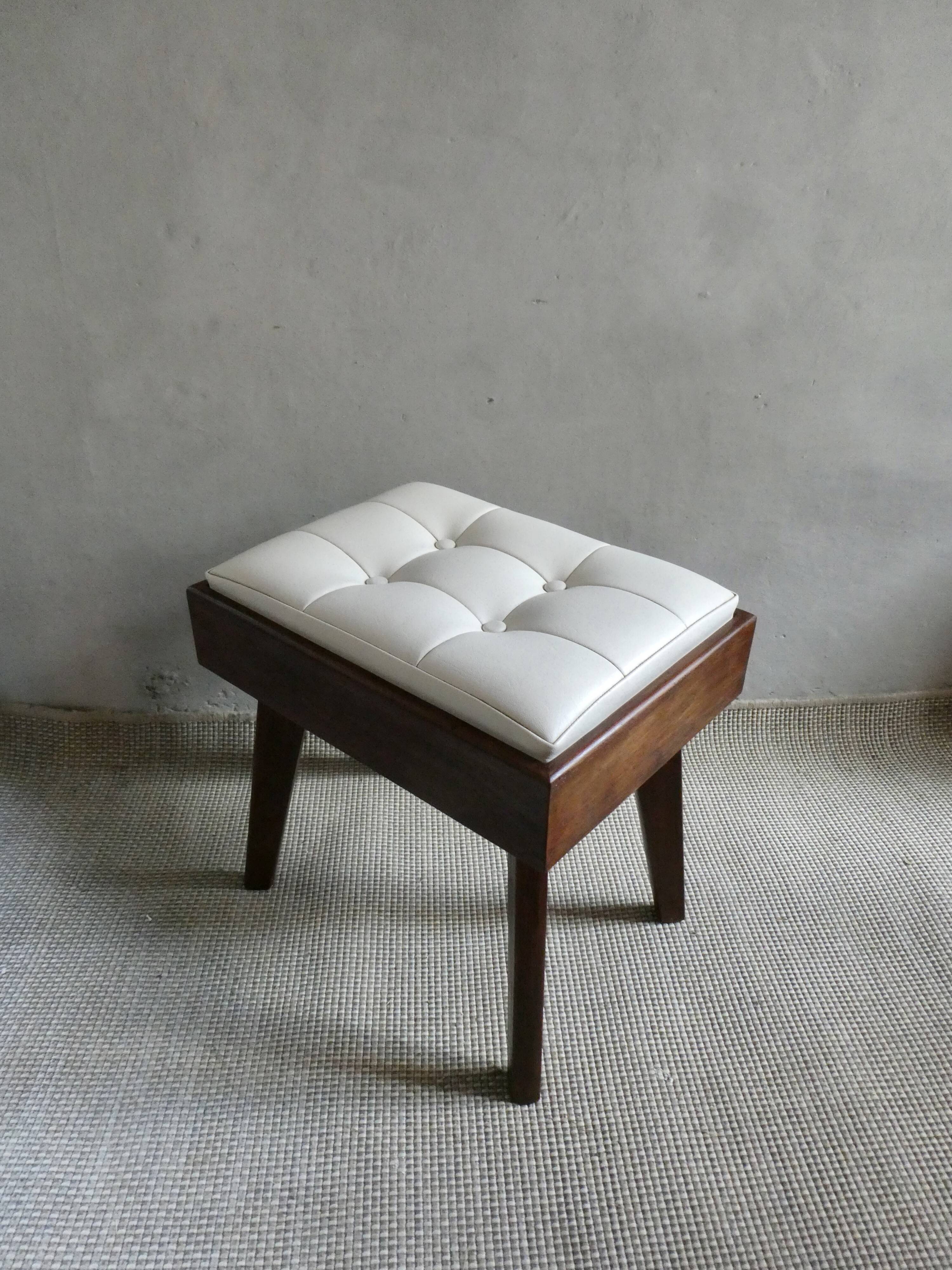 Tabouret en bois et Skaï, vers 1960, scandinave