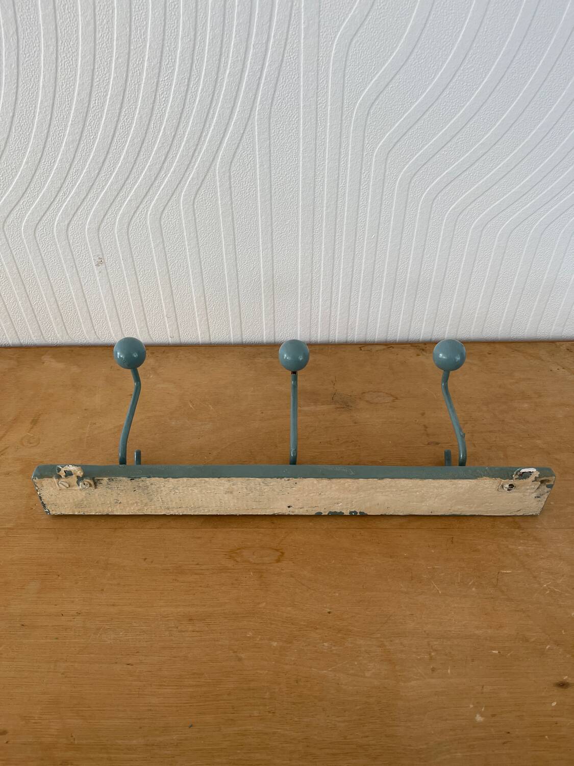 Set of 2 shelves and 1 vintage coat rack