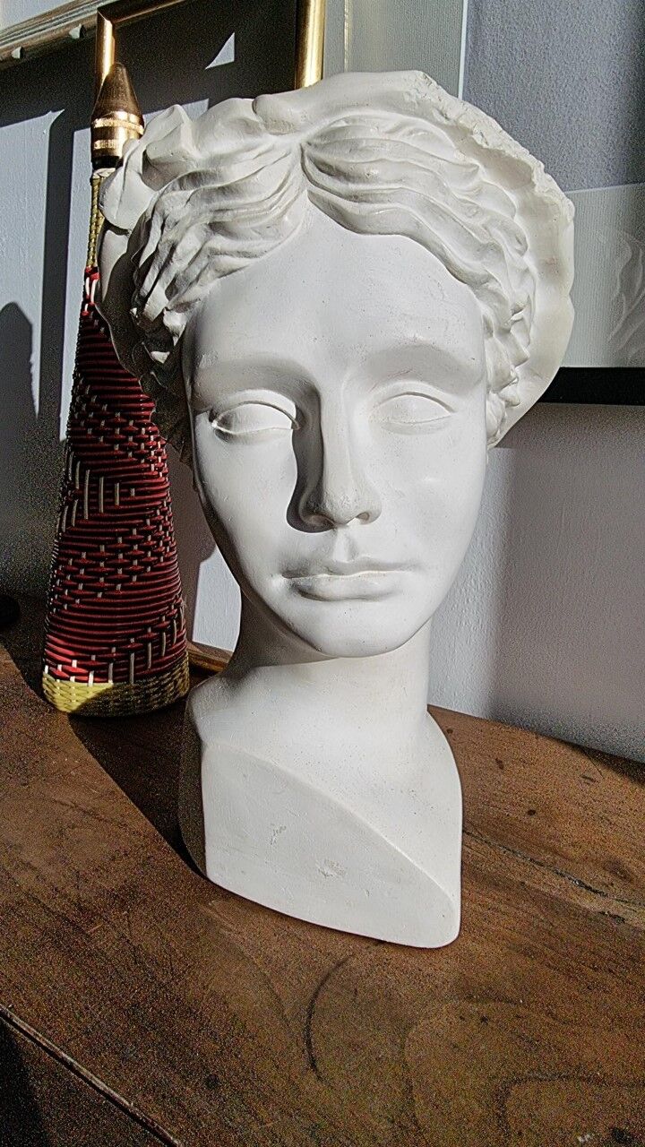 Woman's bust signed Thalie Colette Kerhir 2000