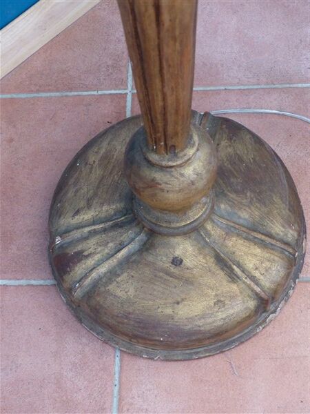 Venetian style lamp in golden wood