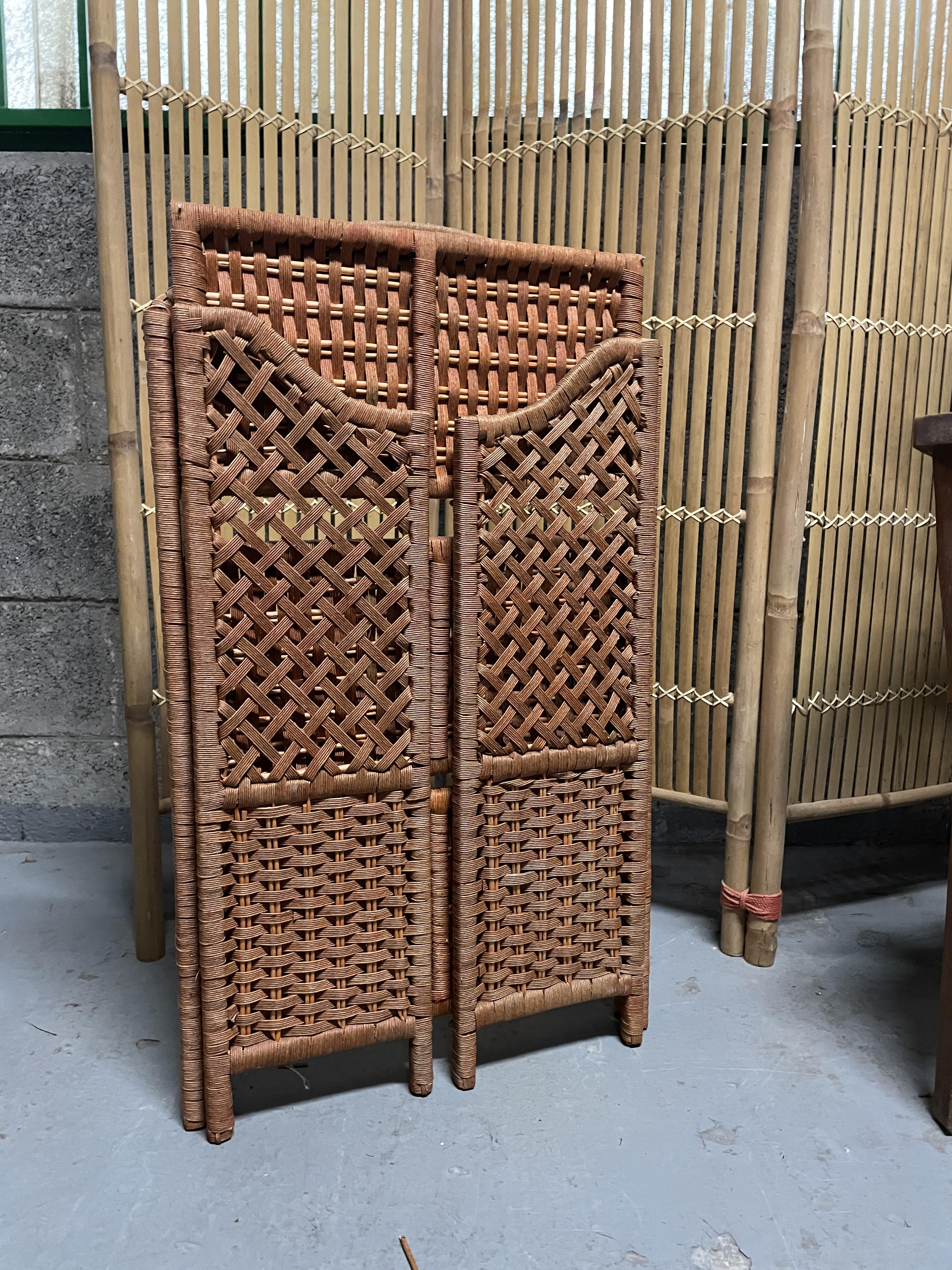 Vintage foldable corded rattan shelf