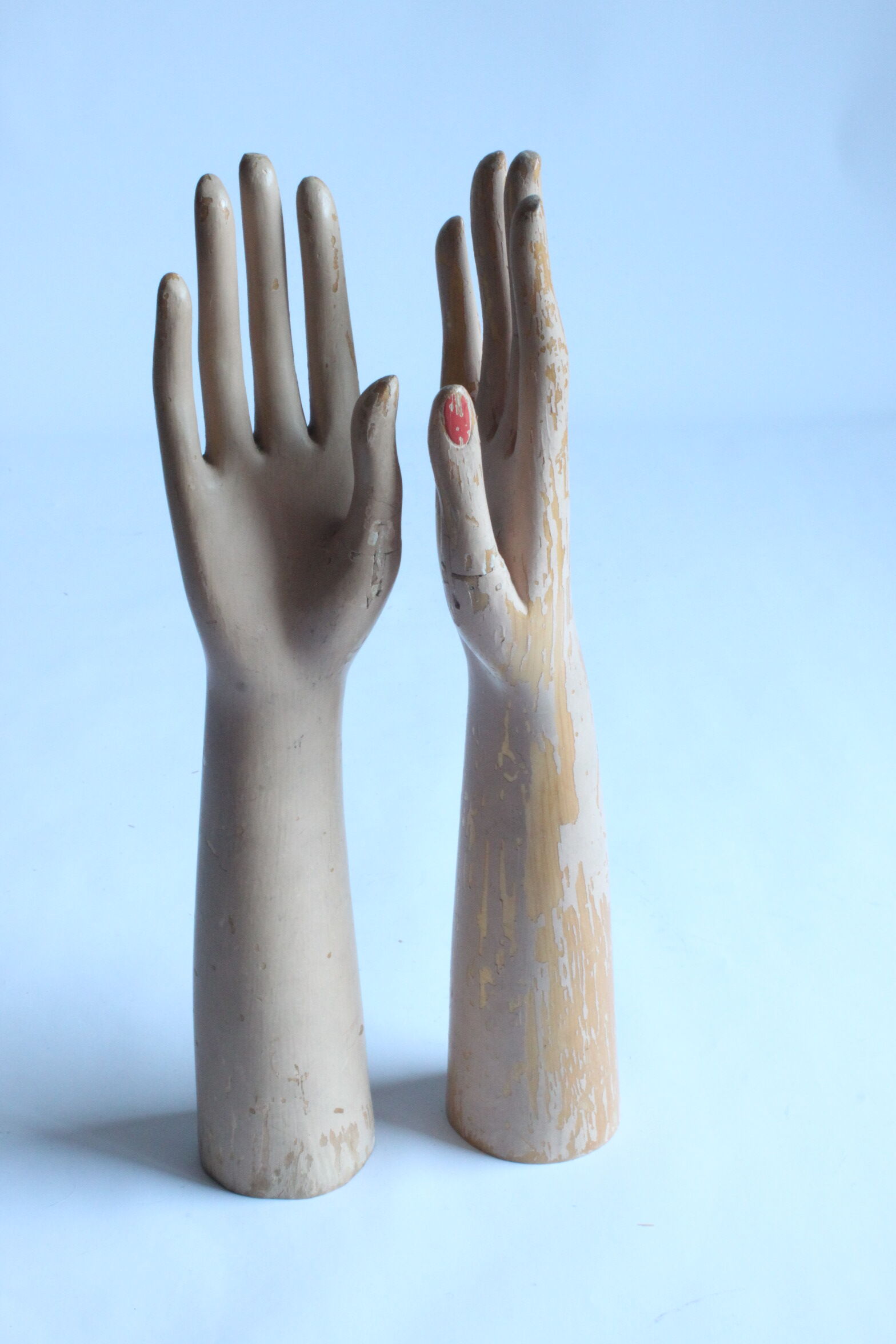 Gants en bois présentoirs de mannequins, années 1930, ensemble de 2.