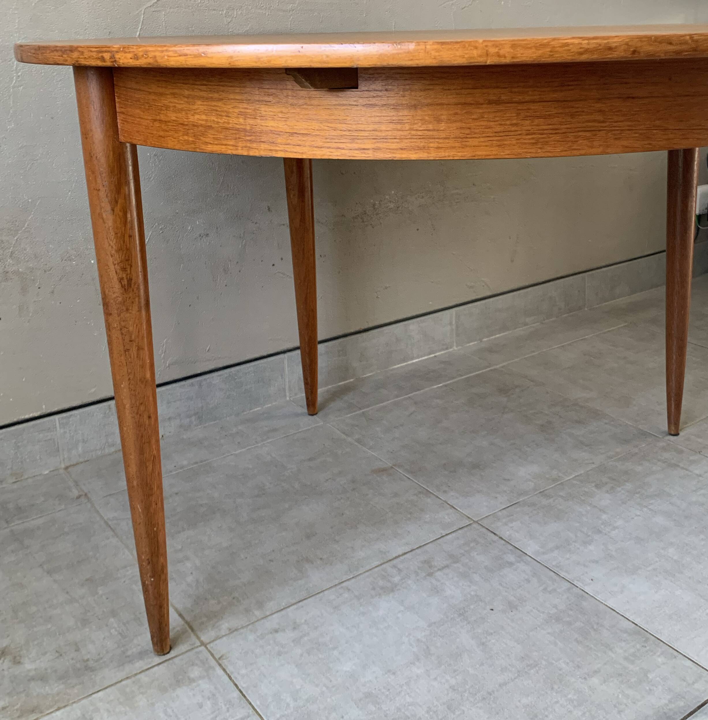 Vintage scandinavian table from the 60s extendable with butterfly extension