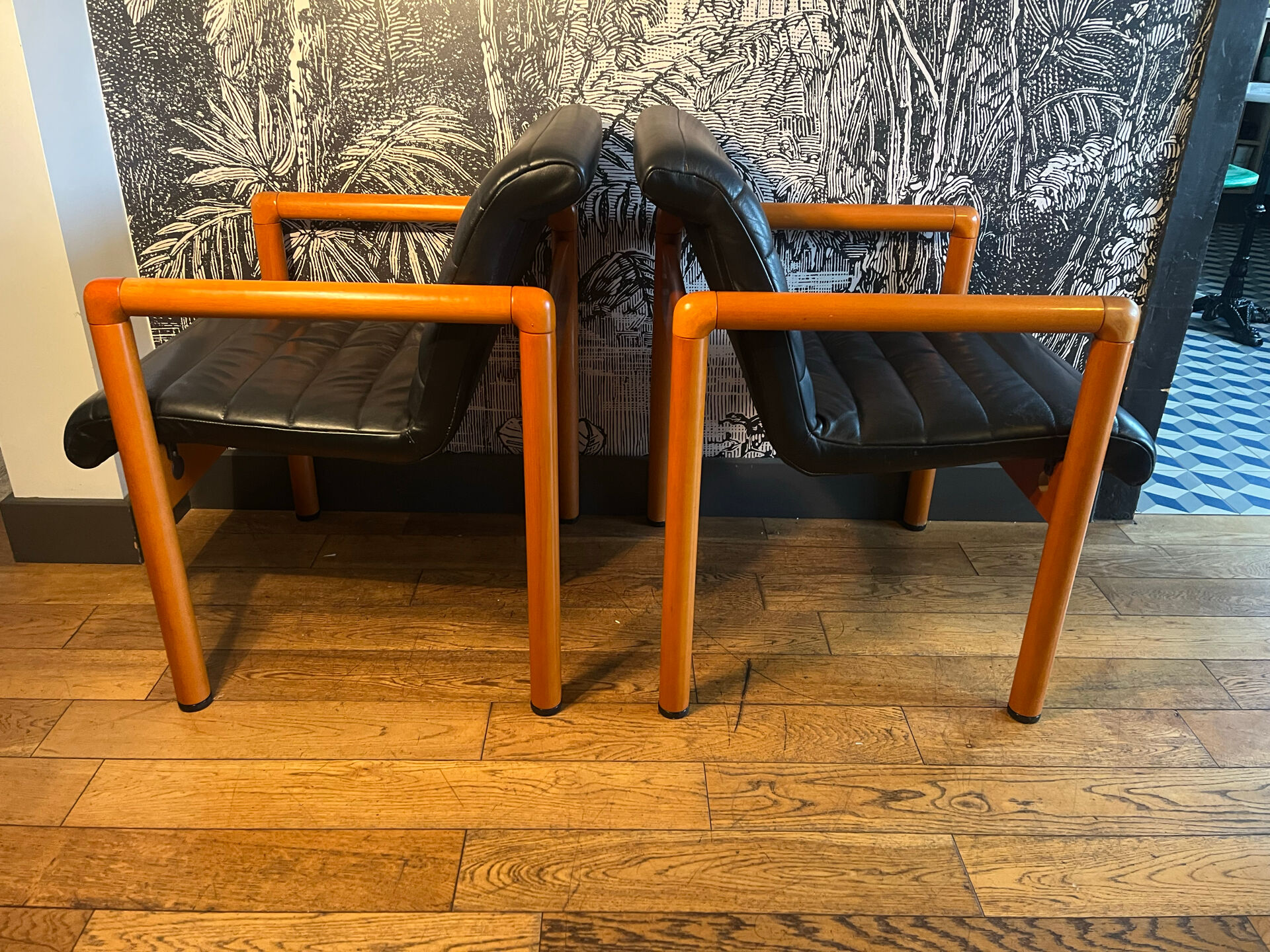 Flötotto leather armchair pair