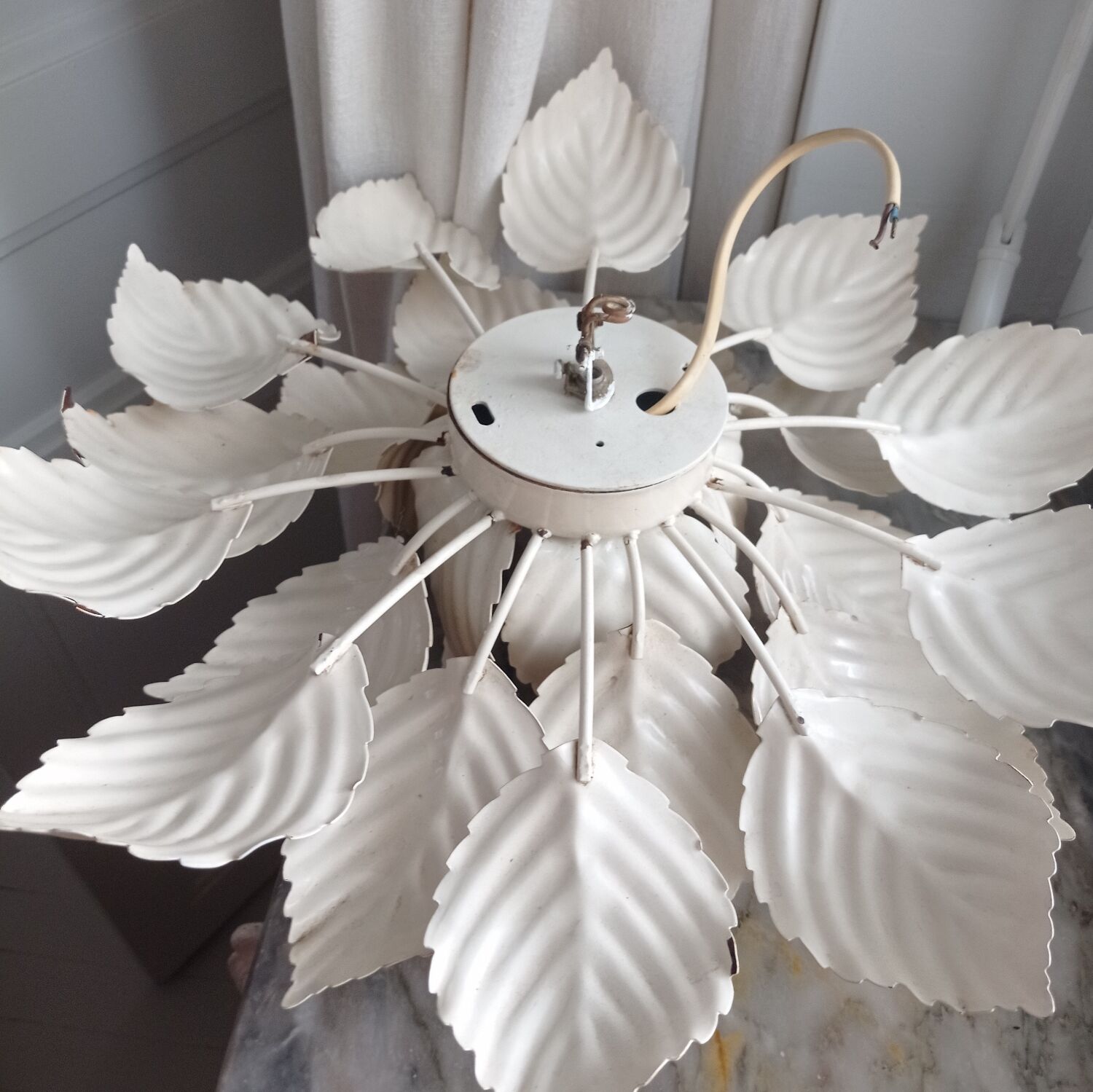Vintage metal flower wall lamp
