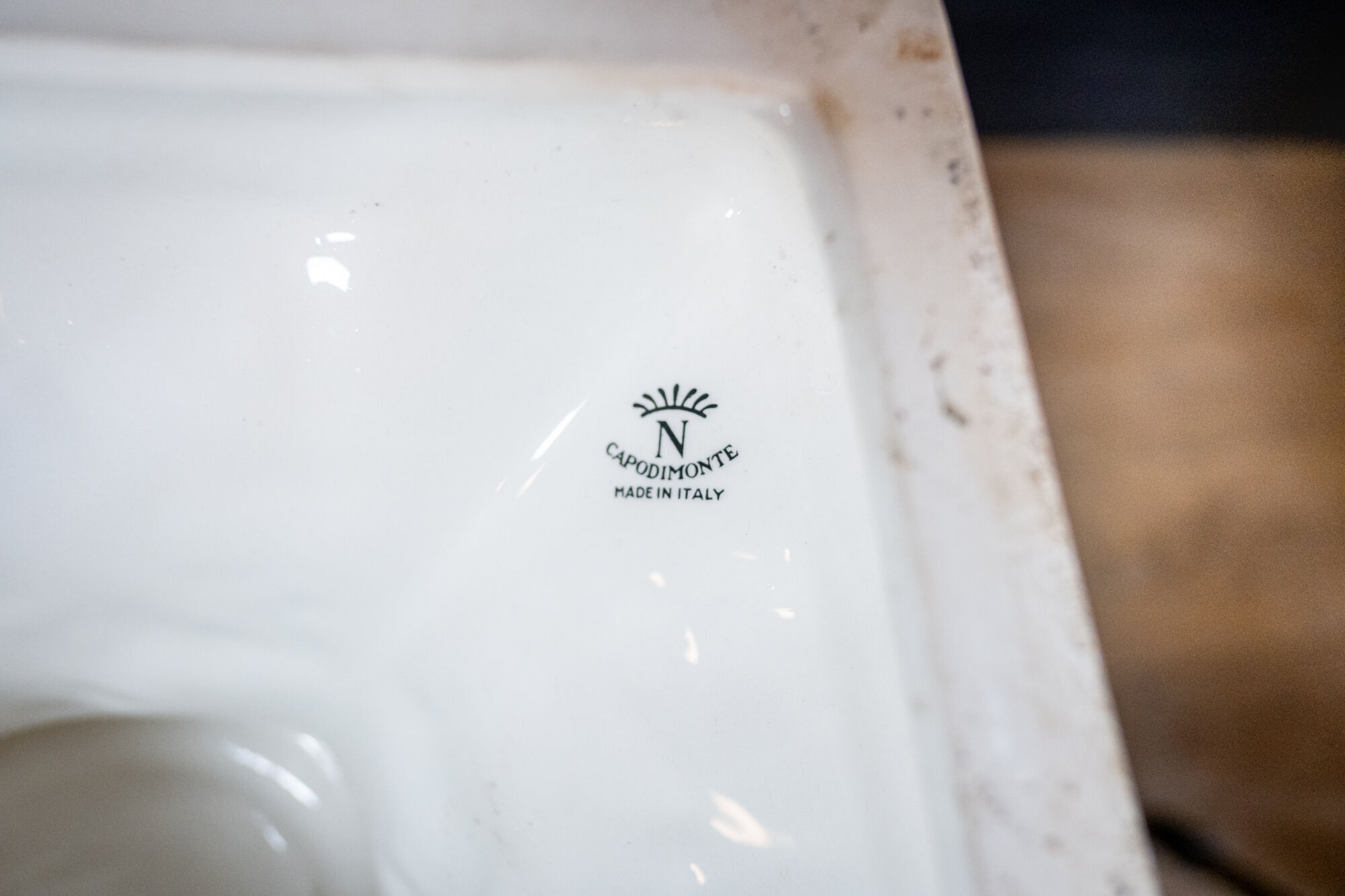 Piedestal with vase / flower pot