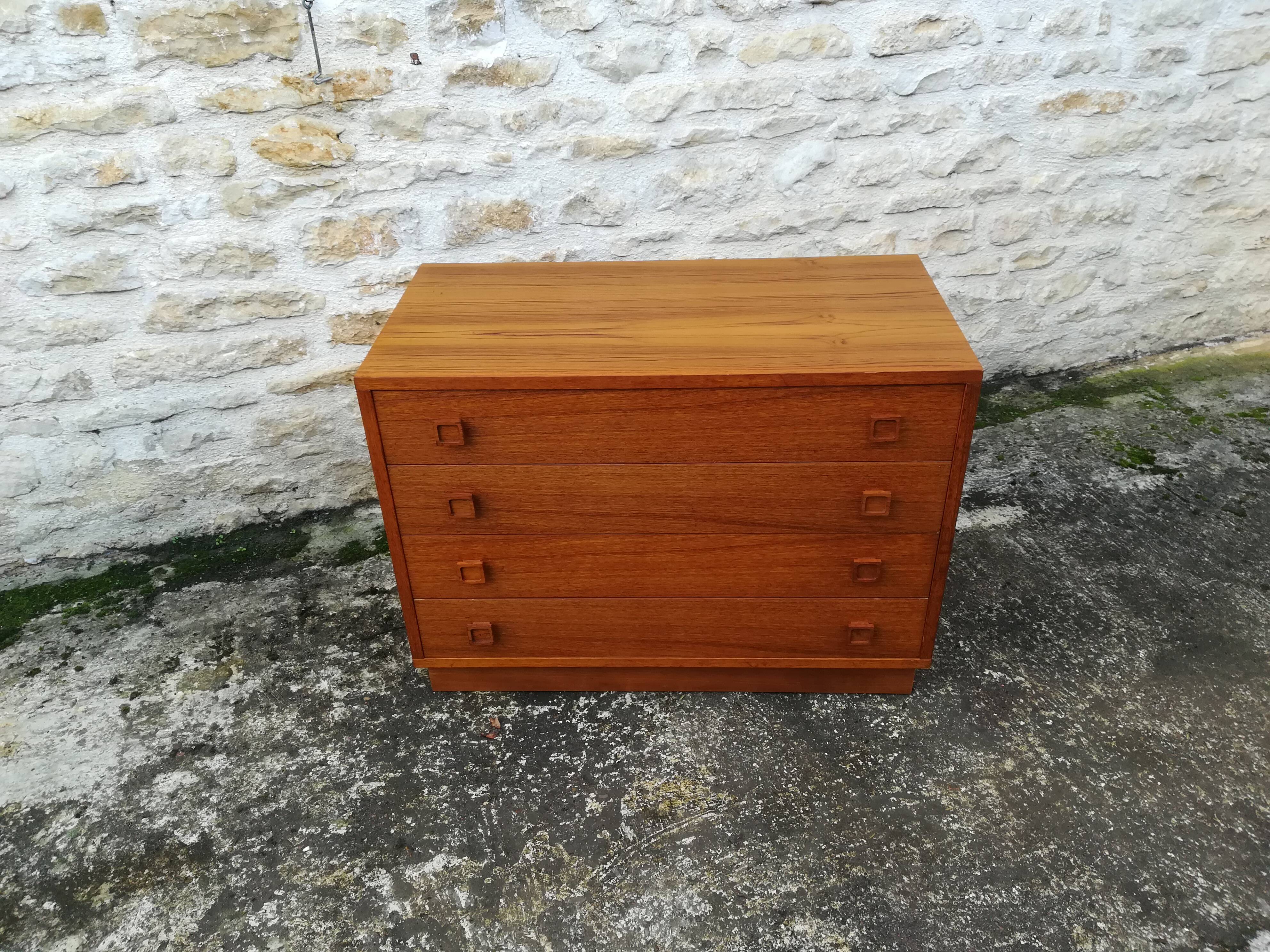Chest of drawers