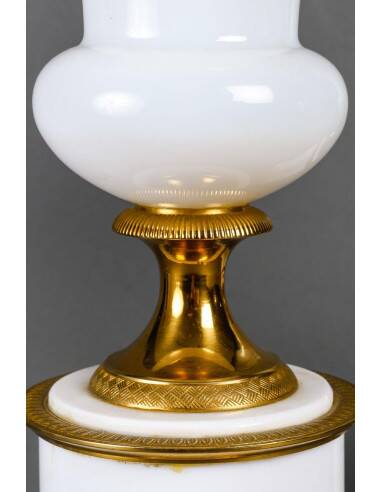 Paire de lampes en opaline de forme Médicis, début du XXème siècle