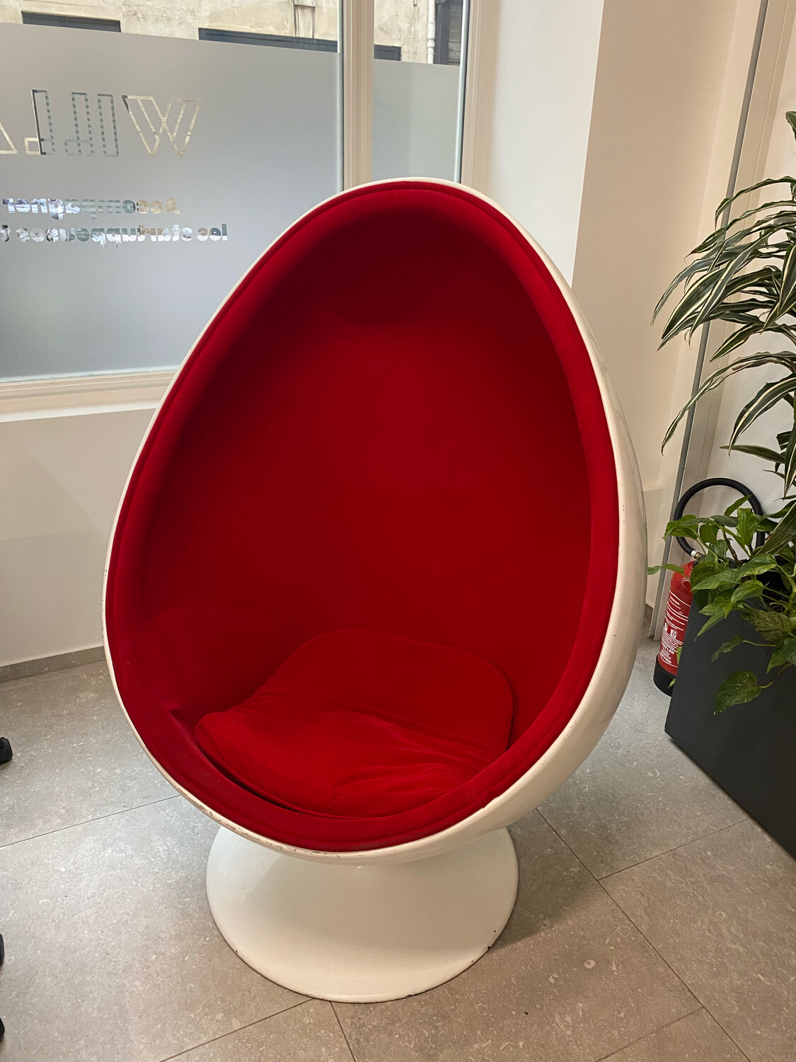 Egg armchair