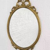 Miroir ovale italien de type médaillon en laiton
