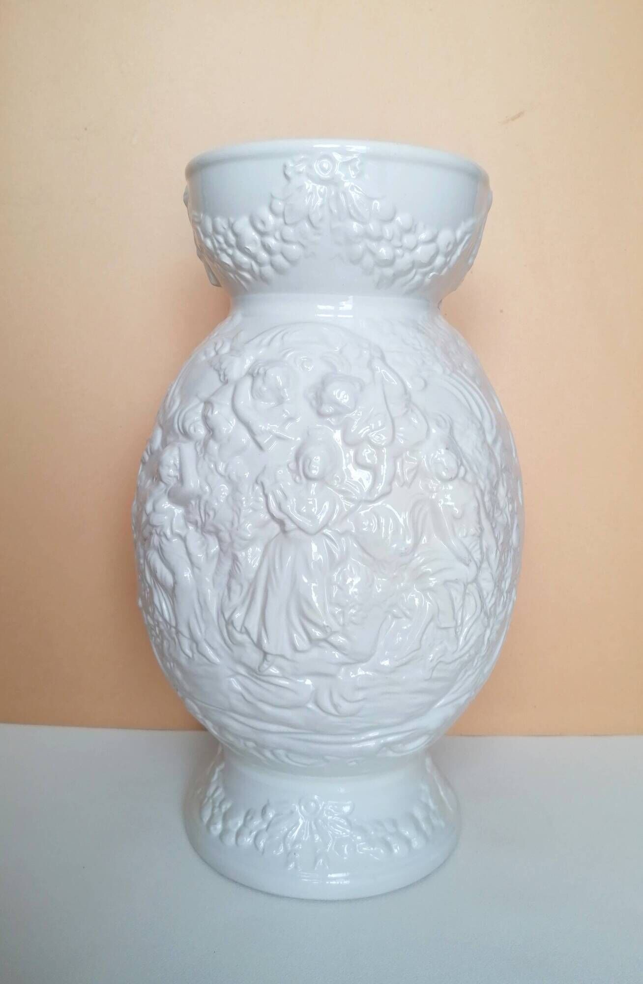 Vase barbotine signé V. Bassano