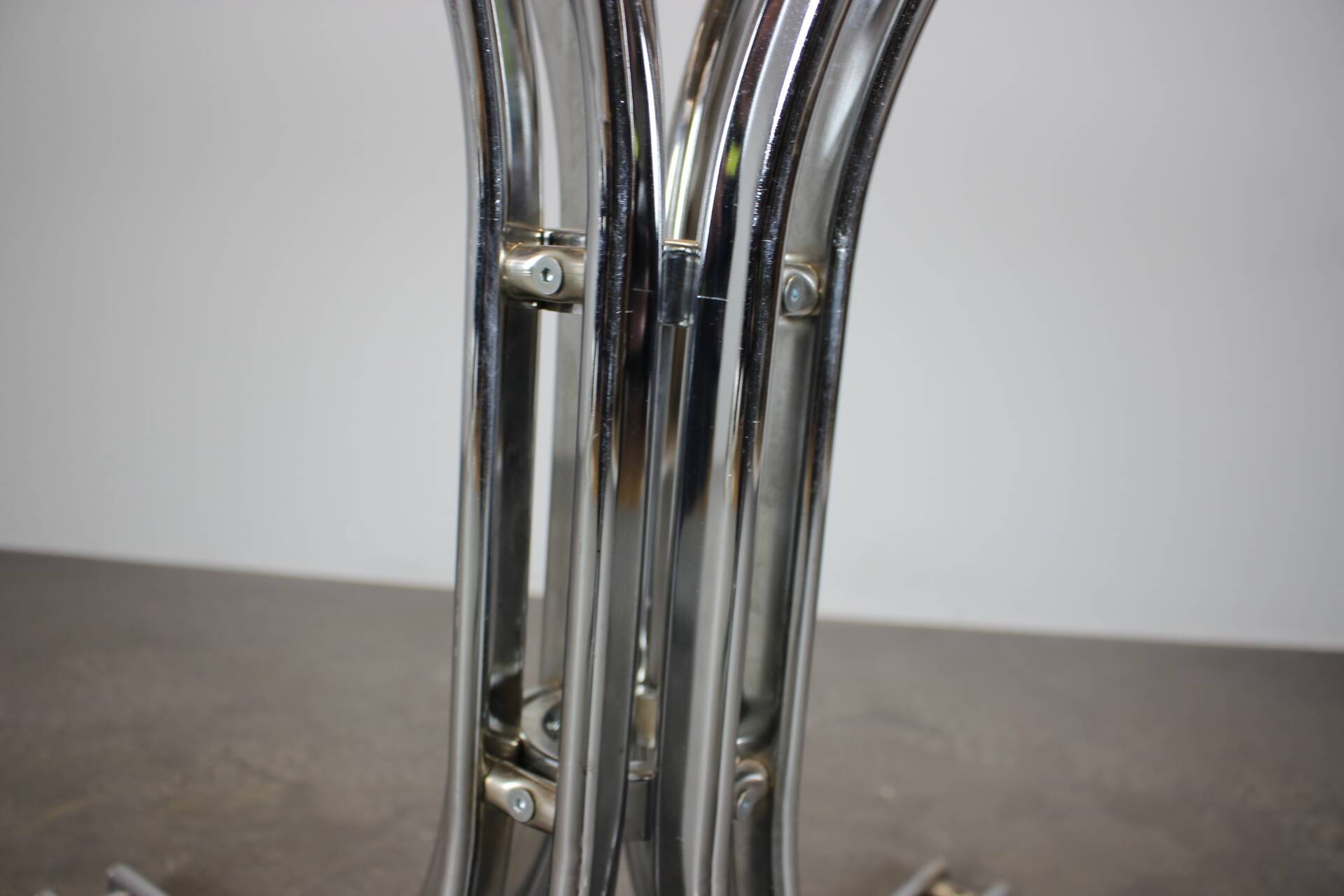 Round chrome and glass dining table / Italy, 1980s