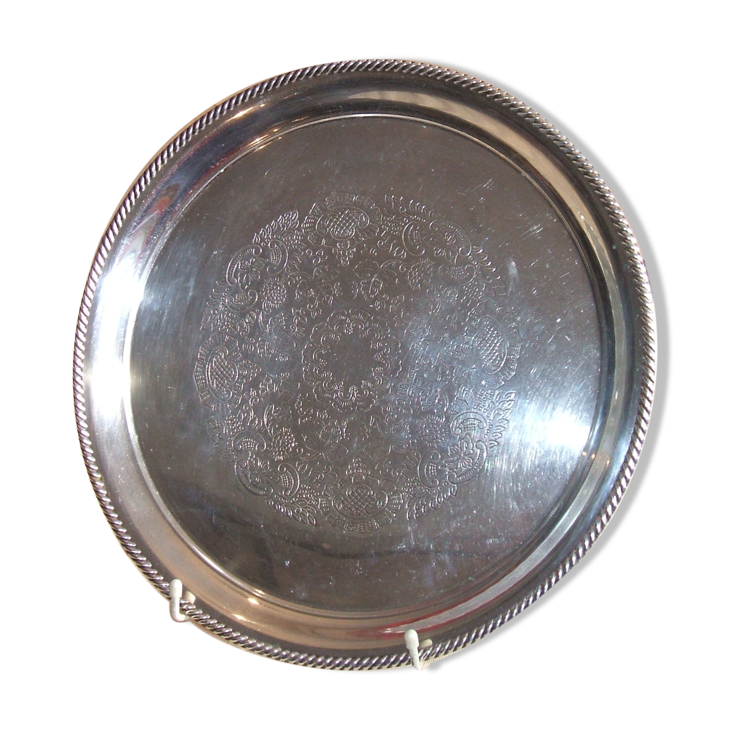 small round silver metal top