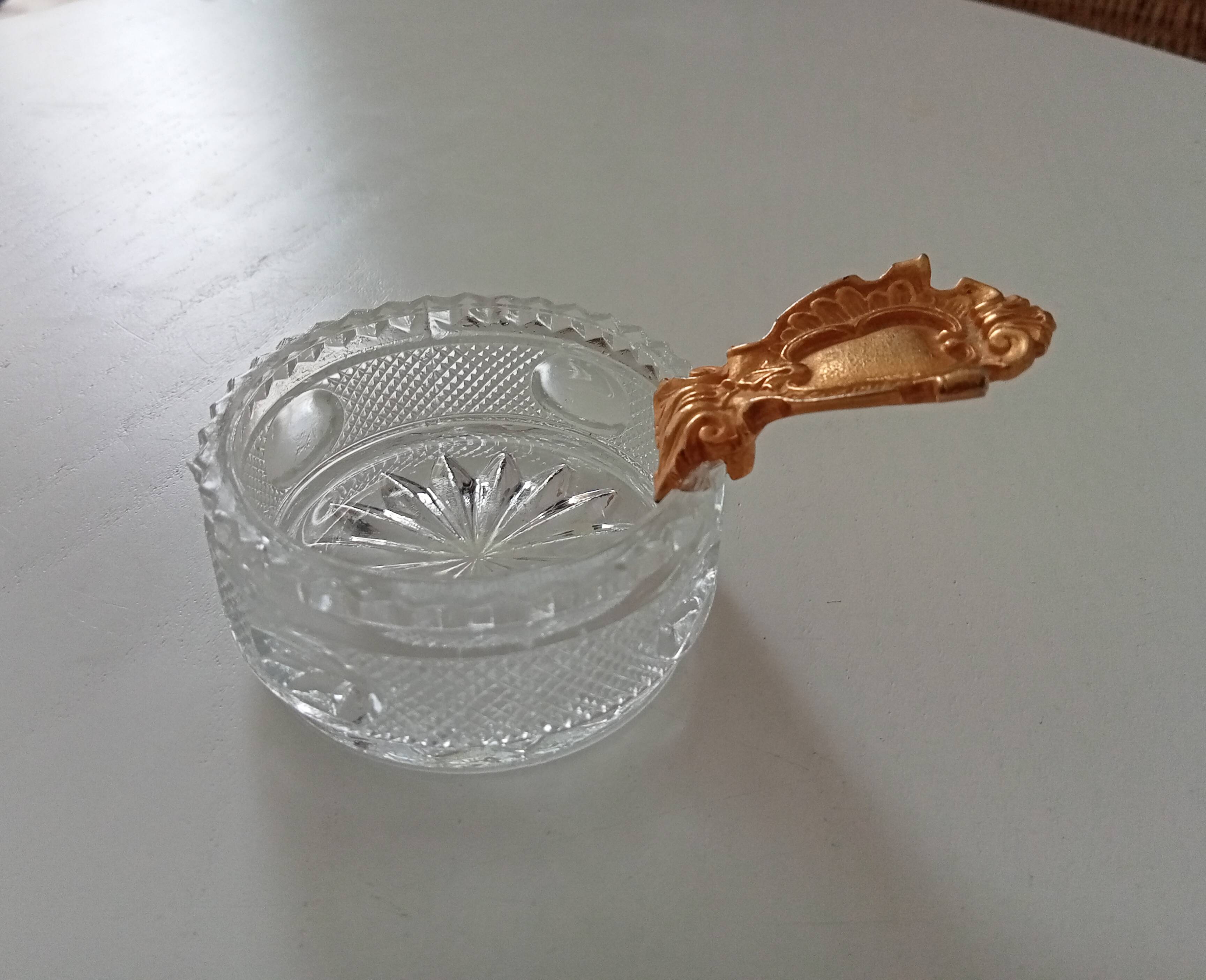 Individual ashtray in molded glass and gold aluminum