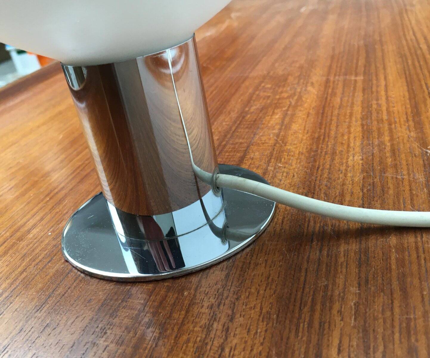 Lampe de table en chrome et verre de l'ère spatiale du milieu du siècle