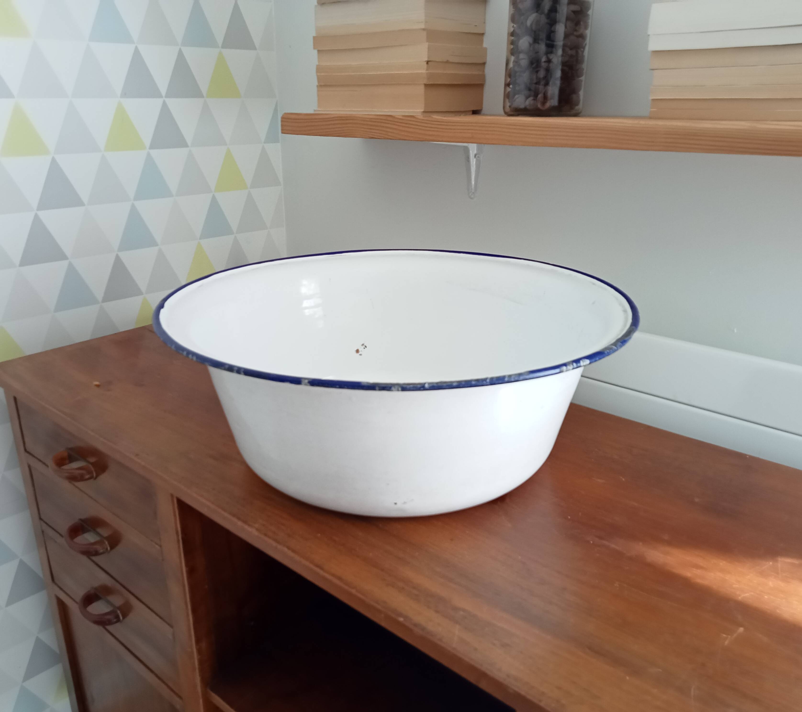 Old enameled basin