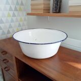 Old enameled basin