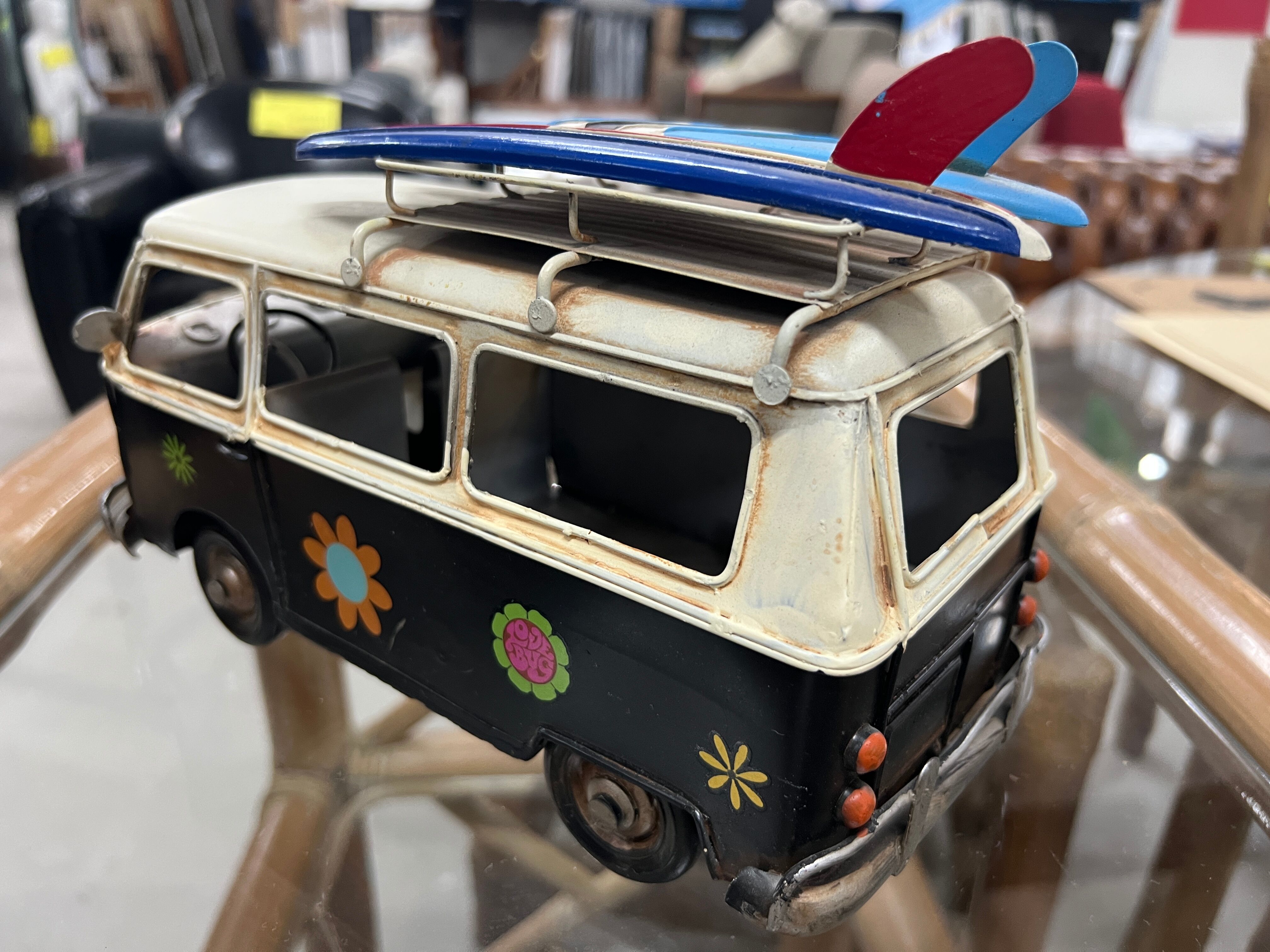 Voiture de camping vintage en miniature