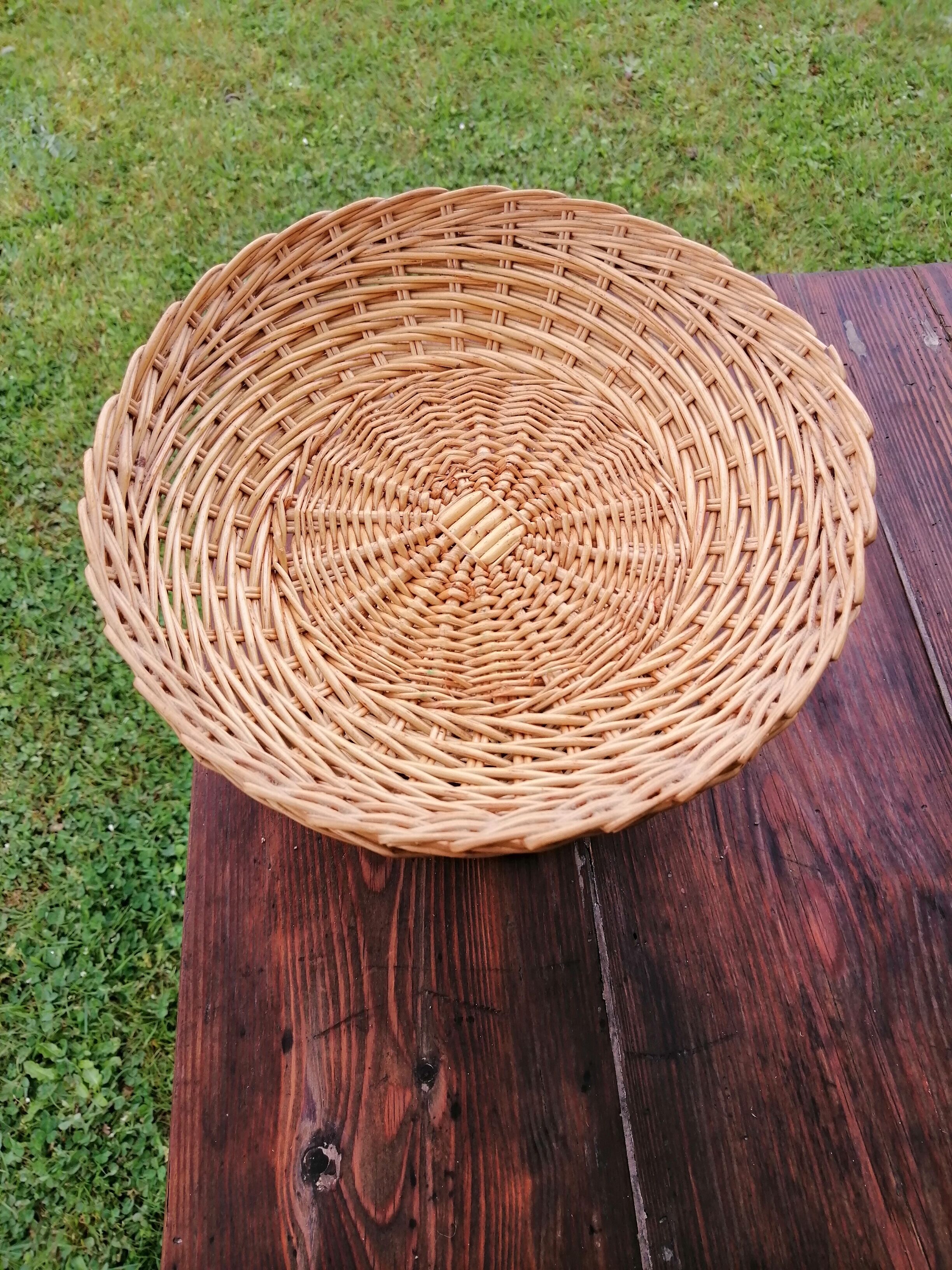 Wicker fruit cup