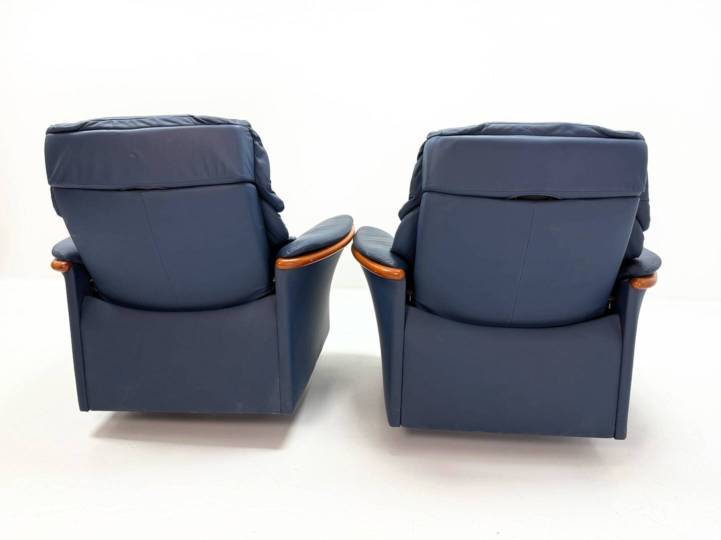 Ekornes Stressless — Pair of Adjustable Swivel Armchairs — Blue Leather