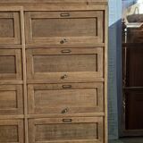 Trade cabinet with flaps