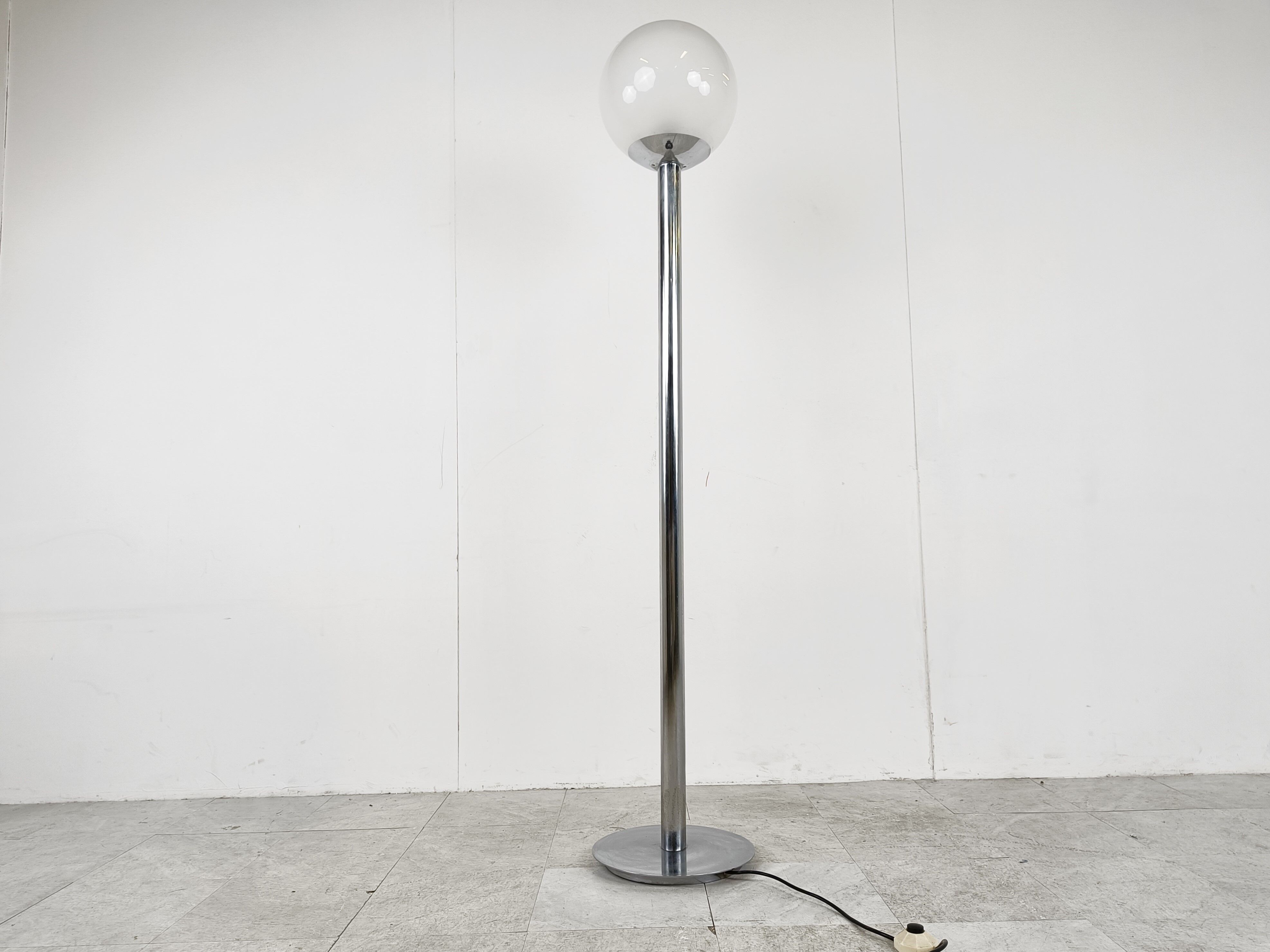 Lampadaire vintage chromé et verre, années 1970