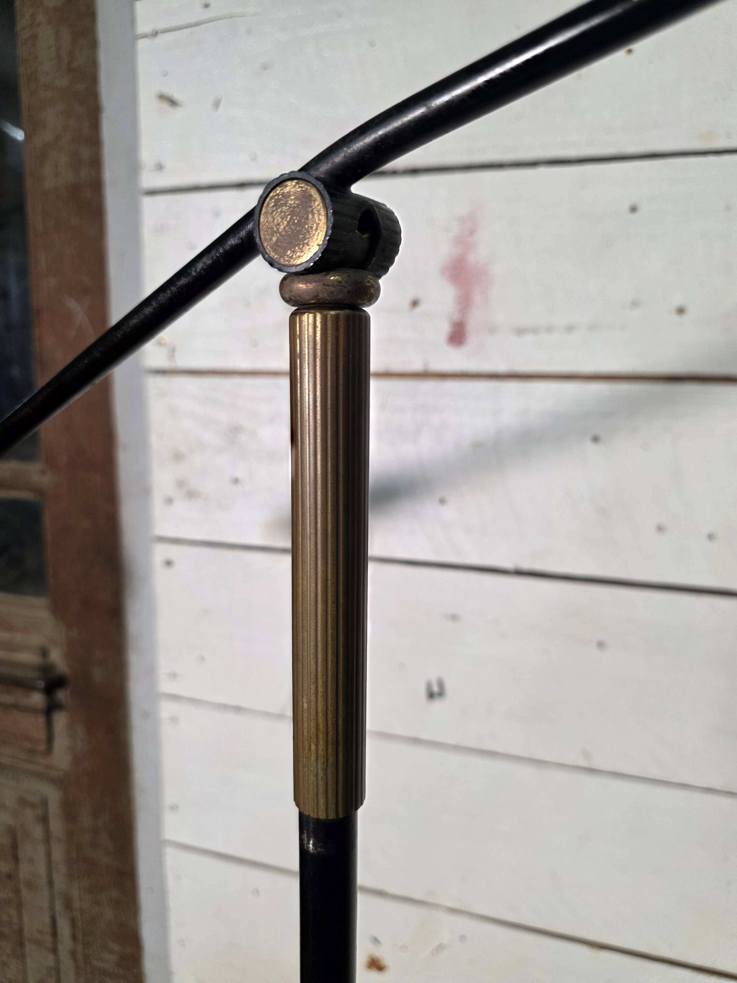 ​Lampadaire tripode à contrepoids Maison Lunel ,Années 50